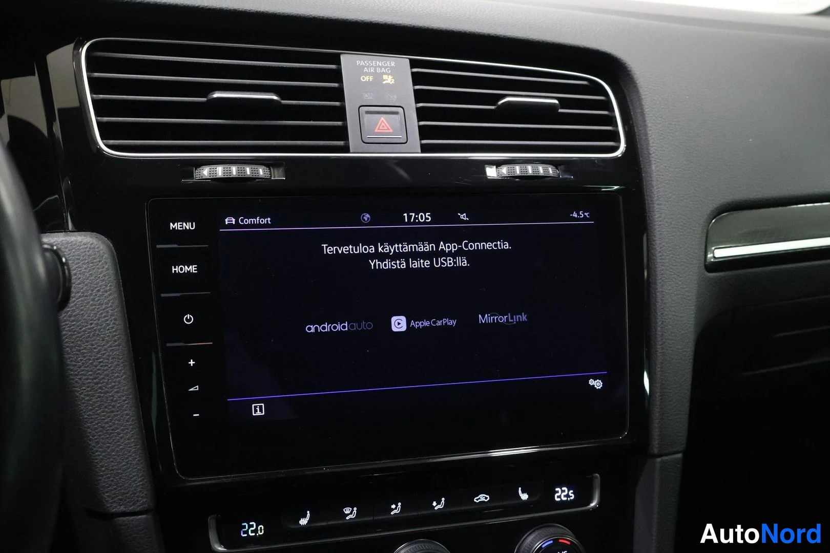 Muu: Infotainment-näyttö, jossa App-Connect -valikko Android Auto-, Apple CarPlay- ja MirrorLink-vaihtoehdoilla.