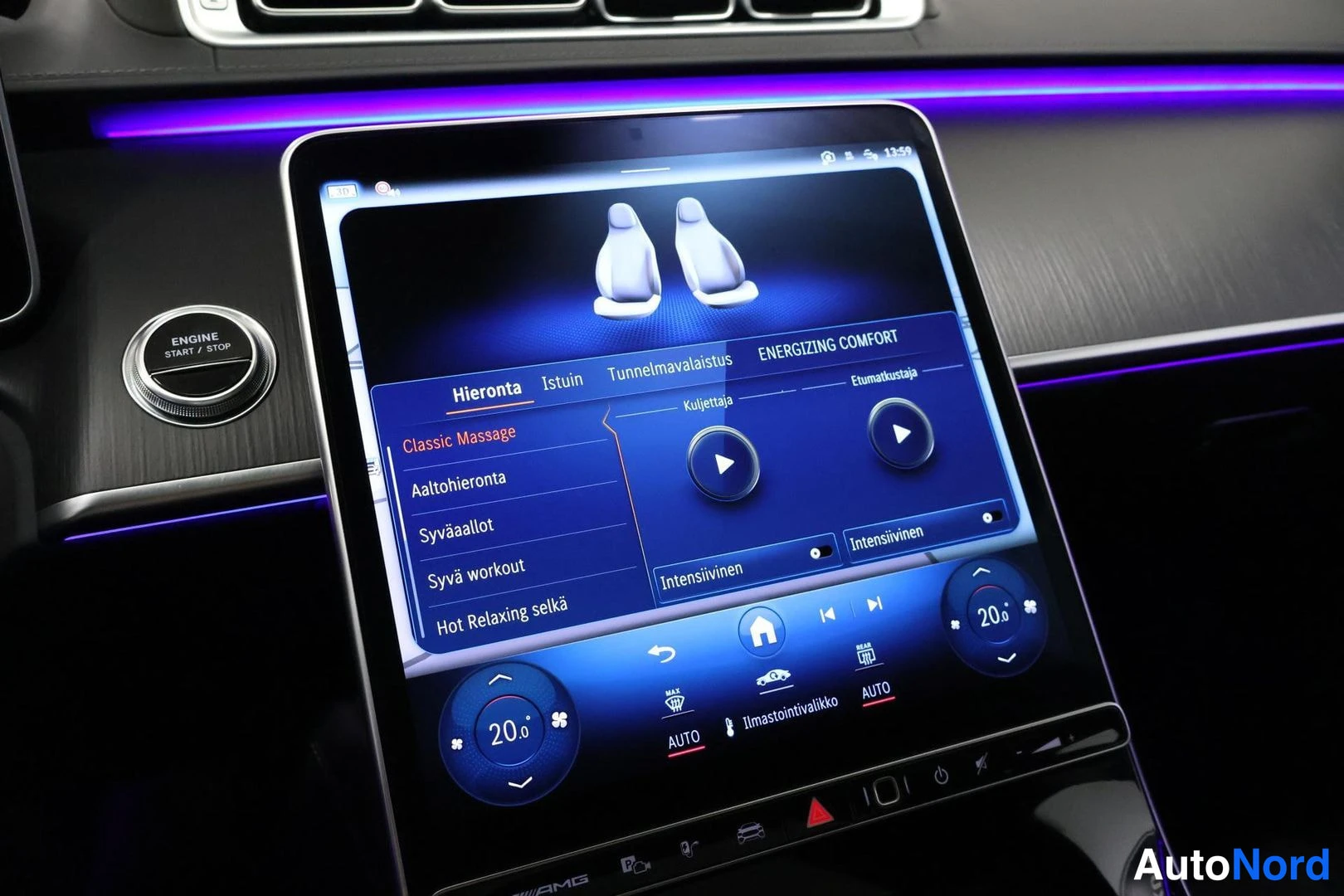 Yksityiskohta: Close-up of infotainment screen in seat massage menu showing 'Hieronta' tab selected with options including 'Classic Massage', 'Aaltohieronta', 'Syvä hieronta',
