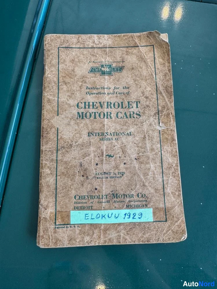 Asiakirja: Vanha käsikirja otsikolla 'Chevrolet Motor Cars International Series AC', päivämääränä elokuu 1929.