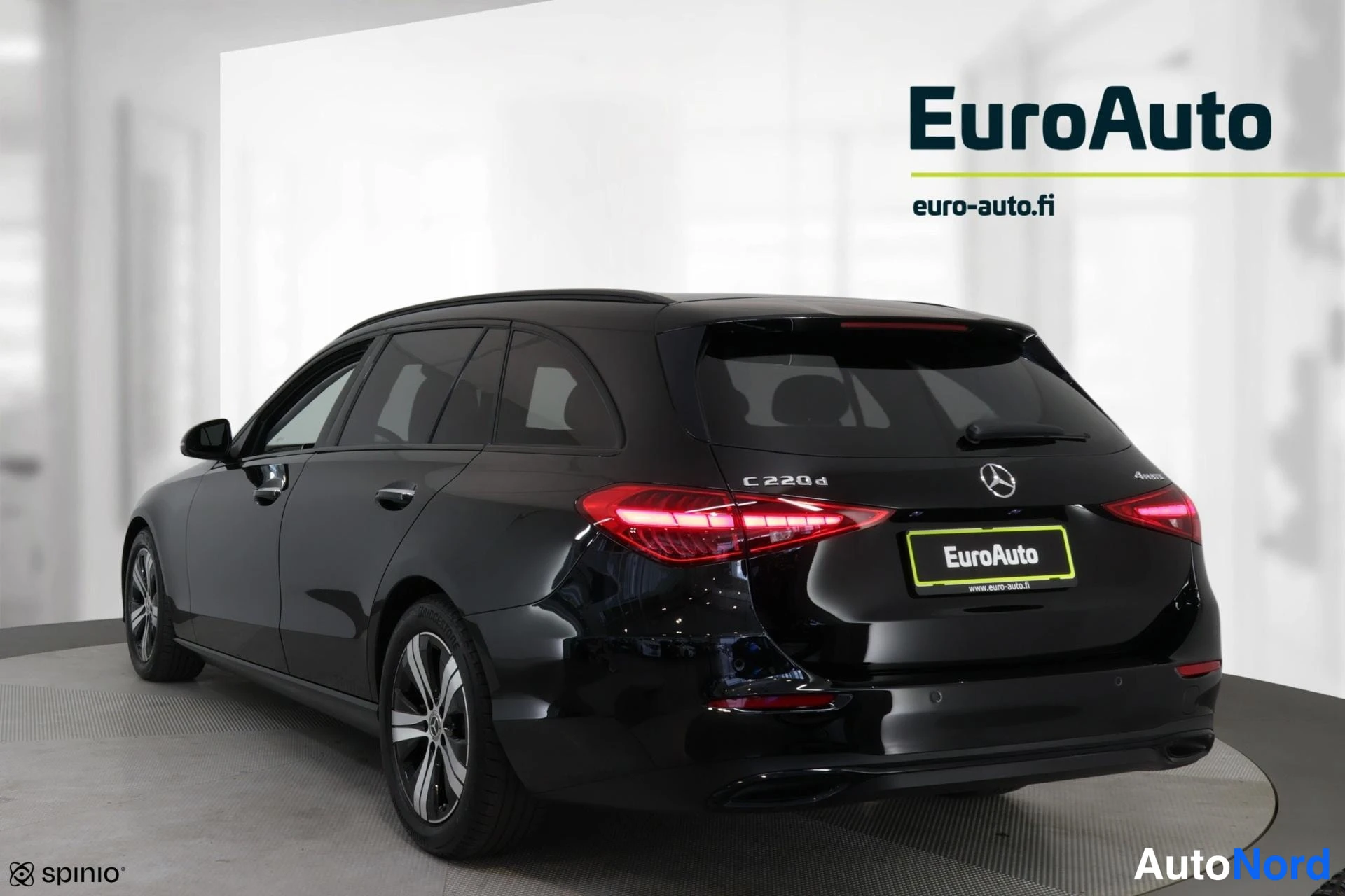 Takaviisto: Black Mercedes-Benz C 220 d AWD estate car in rear three-quarter view. Visible equipment includes LED headlight and multispoke alloy wheels.