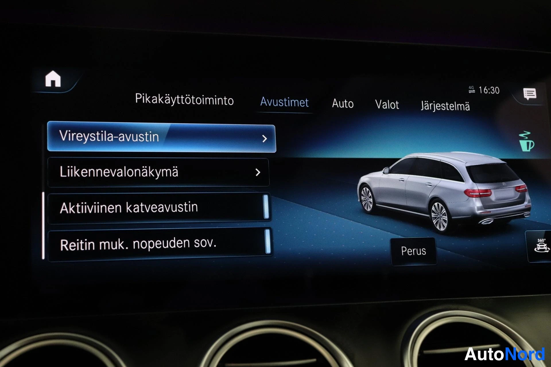Ohjaamo: Infotainment screen showing fatigue assistance and driver monitoring system options.