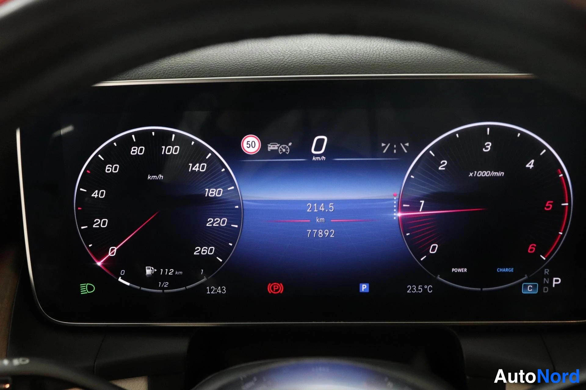 Ohjaamo: Digital instrument cluster display showing two main dials: speedometer on the left reading 0 km/h, and tachometer on the right. Central info shows a trip distan