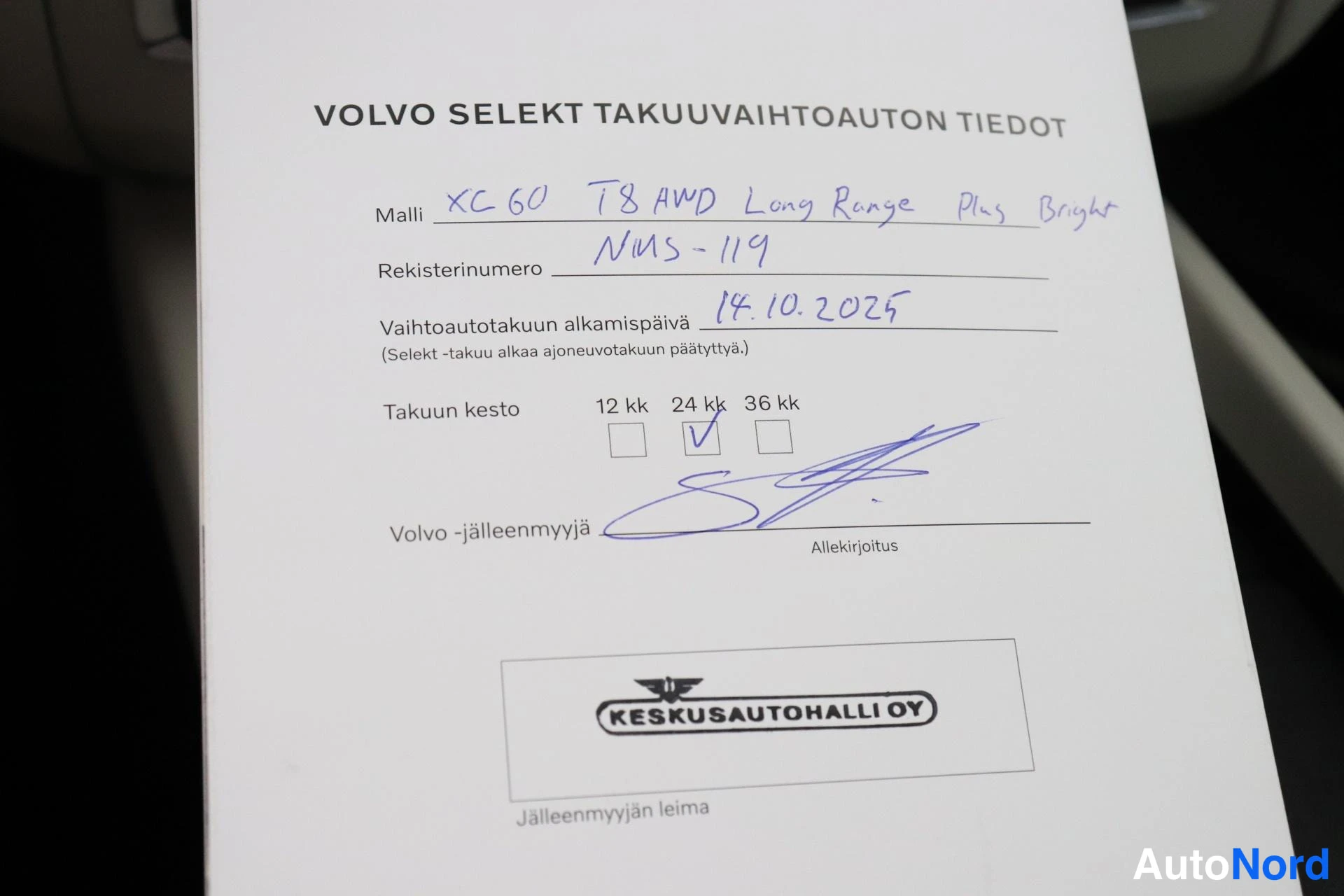 Asiakirja: Asiakirjakuva: VOLVO SELEKT TAKUUVAIHTOAUTON TIEDOT -lomake, johon on käsin kirjoitettu malli XC60 T8 AWD Long Range Plus Bright, rekisterinumero NUS - 119, vai