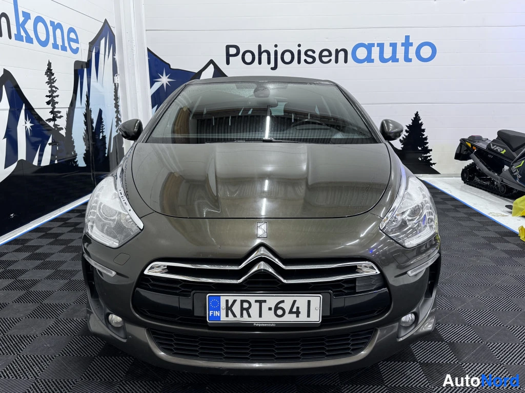 Ruskea Citroen DS5 2013, edestä, kuva 3