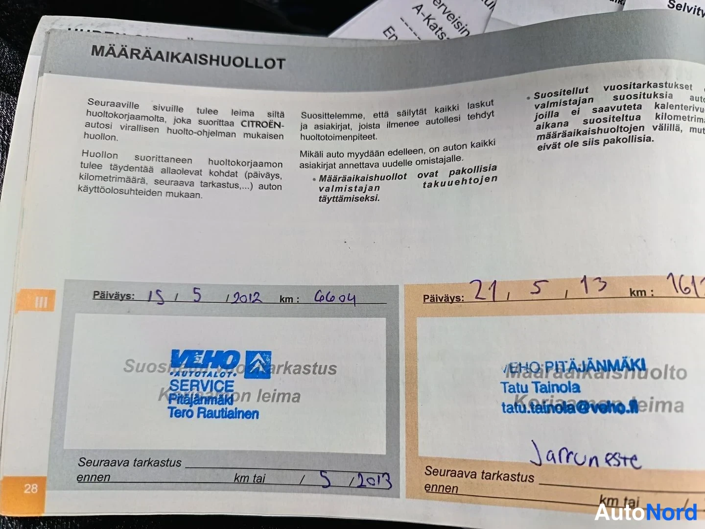 Muu: Huoltokirjan MÄÄRÄAIKAISHUOLLOT-sivu: VEHO Service Pitäjänmäki -leimat ja käsin kirjoitetut päivämäärät 15/5/2012 (km 6004) ja 21/5/13 (km 161..), huoltokirjaja