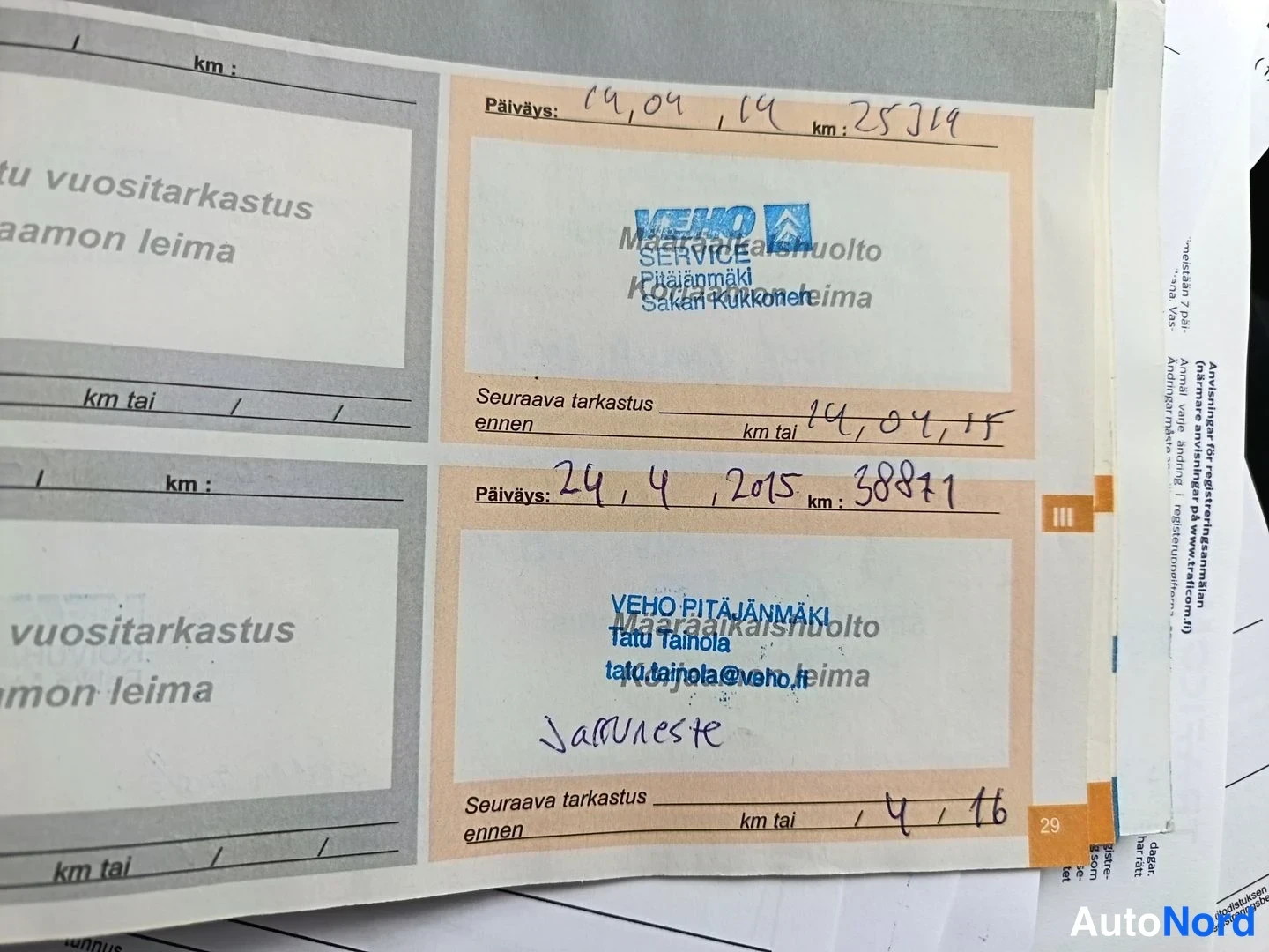 Muu: Huoltokirjan leimasivet: VEHO Service Pitäjänmäki -leimat, päiväys 14.04.2014 (km 25719), seuraava tarkastus 14.04.15, sekä 24.4.2015 (km 38811), seuraava tarka
