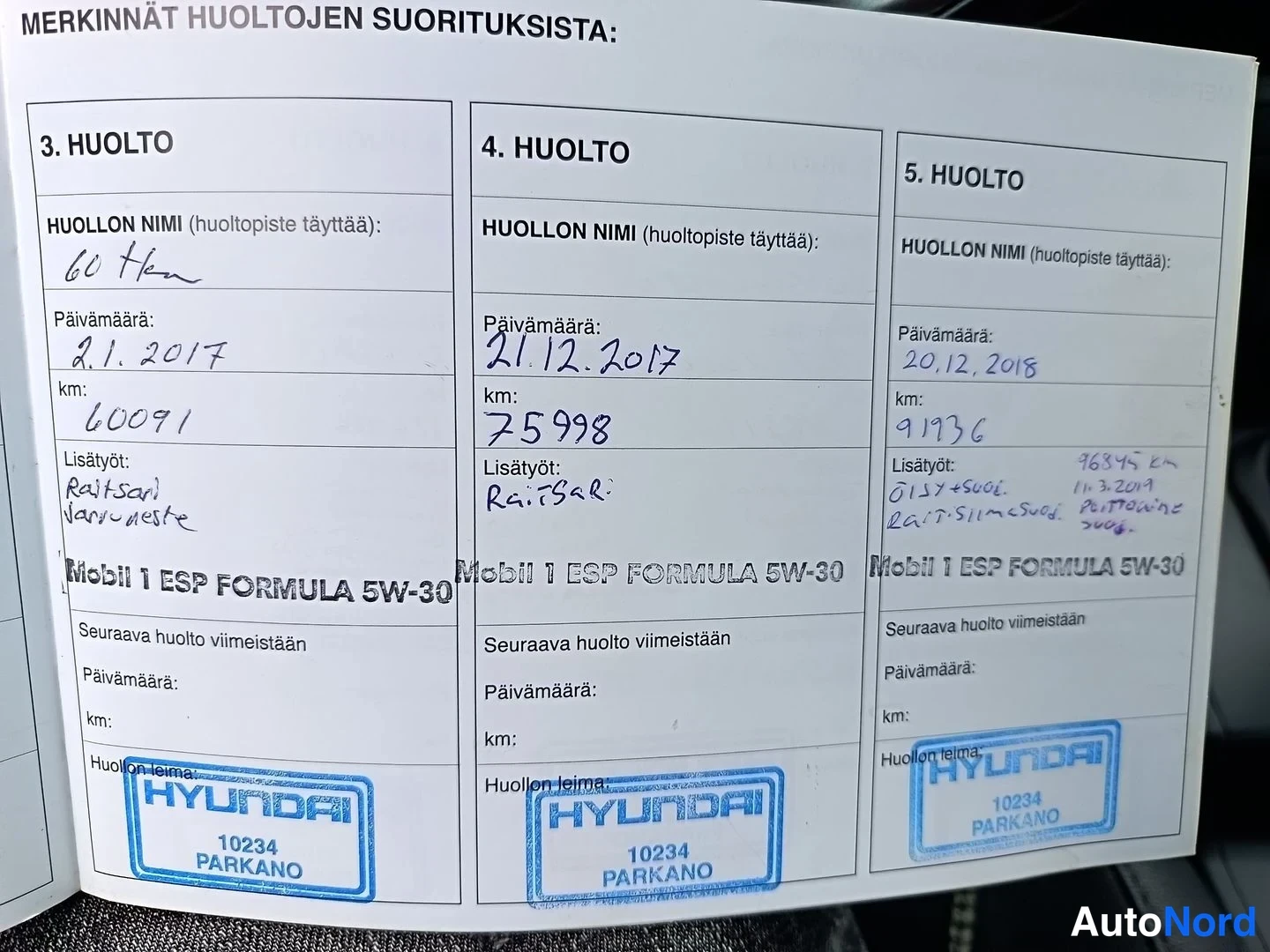Muu: Huoltokirjan sivu, jossa merkit huoltojen suorituksista: 3., 4. ja 5. huolto täytettyinä päivämäärin ja kilometrein, Hyundai 10234 Parkano -leimoilla.