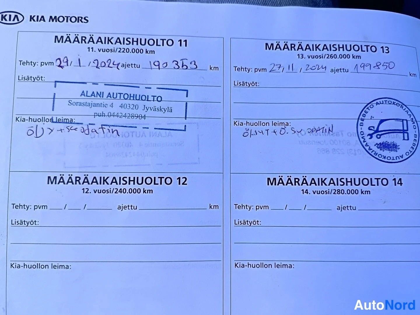 Asiakirja: Kia-huoltokirjan sivu: määräaikaishuolto 11 tehty 29.1.2024 ajettu 190353 km (öljyt ja suodattimet, Alani Autohuolto) ja huolto 13 tehty 27.11.2024 ajettu 19985