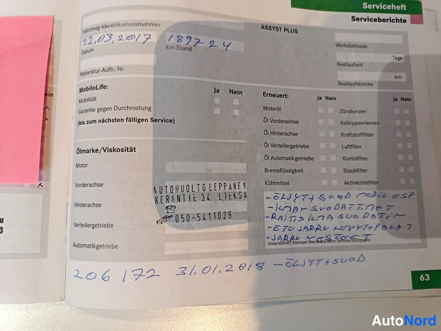 Yksityiskohta: Serviceheft-sivu, jossa huoltomerkintä päiväyksellä 22.03.2017, km-lukema 189724, Autohuolto Leppäsen leima ja käsinkirjoitetut huoltomuistiinpanot.
