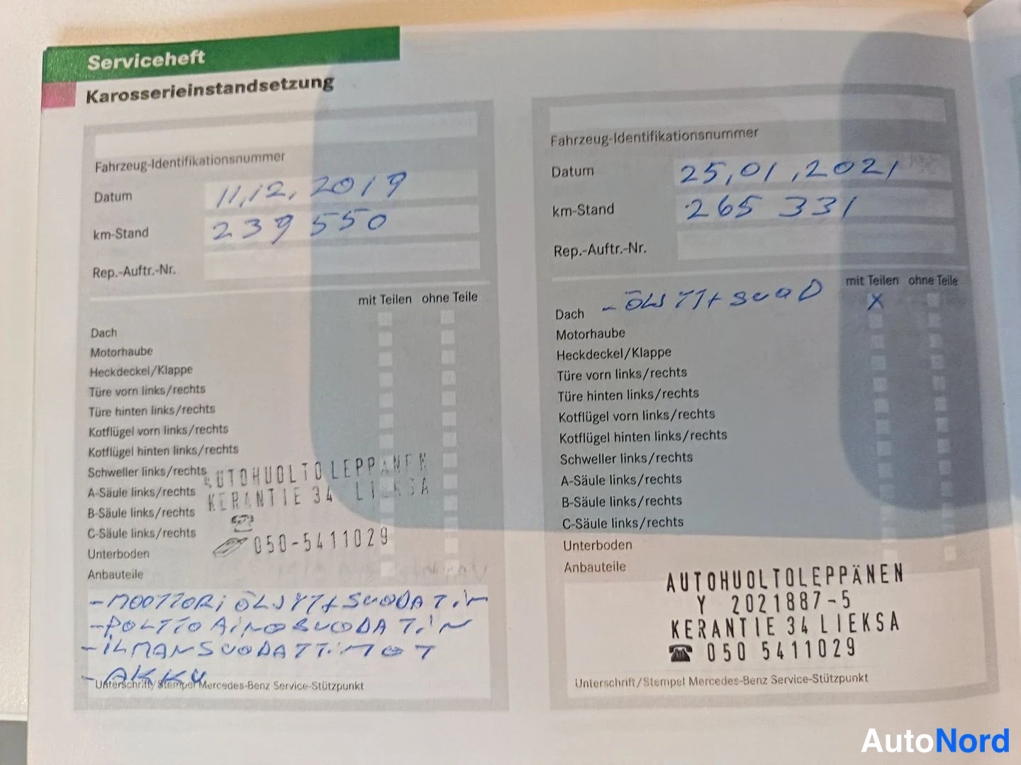 Asiakirja: Mercedes-Benz huoltokirjan Karosseriestandsetzung-sivu, kaksi merkintää: 11.12.2019 km 239550 ja 25.01.2021 km 265331, Autohuolto Leppänen -leimasin Lieksassa