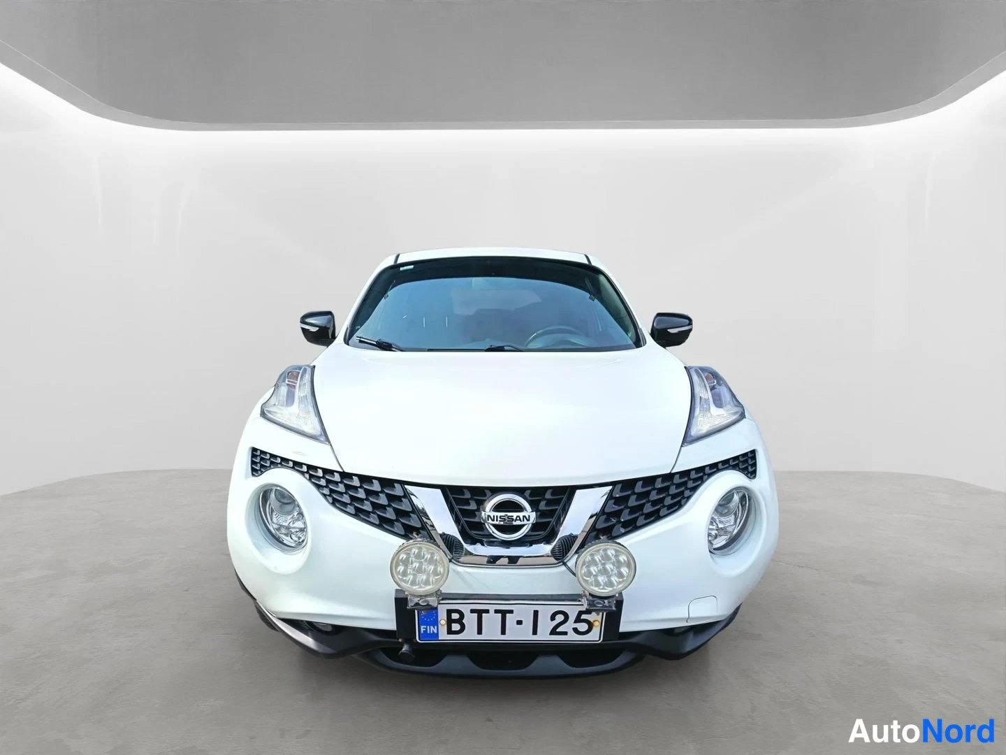 Edestä: Nissan Juke, etunäkymä, valkoinen