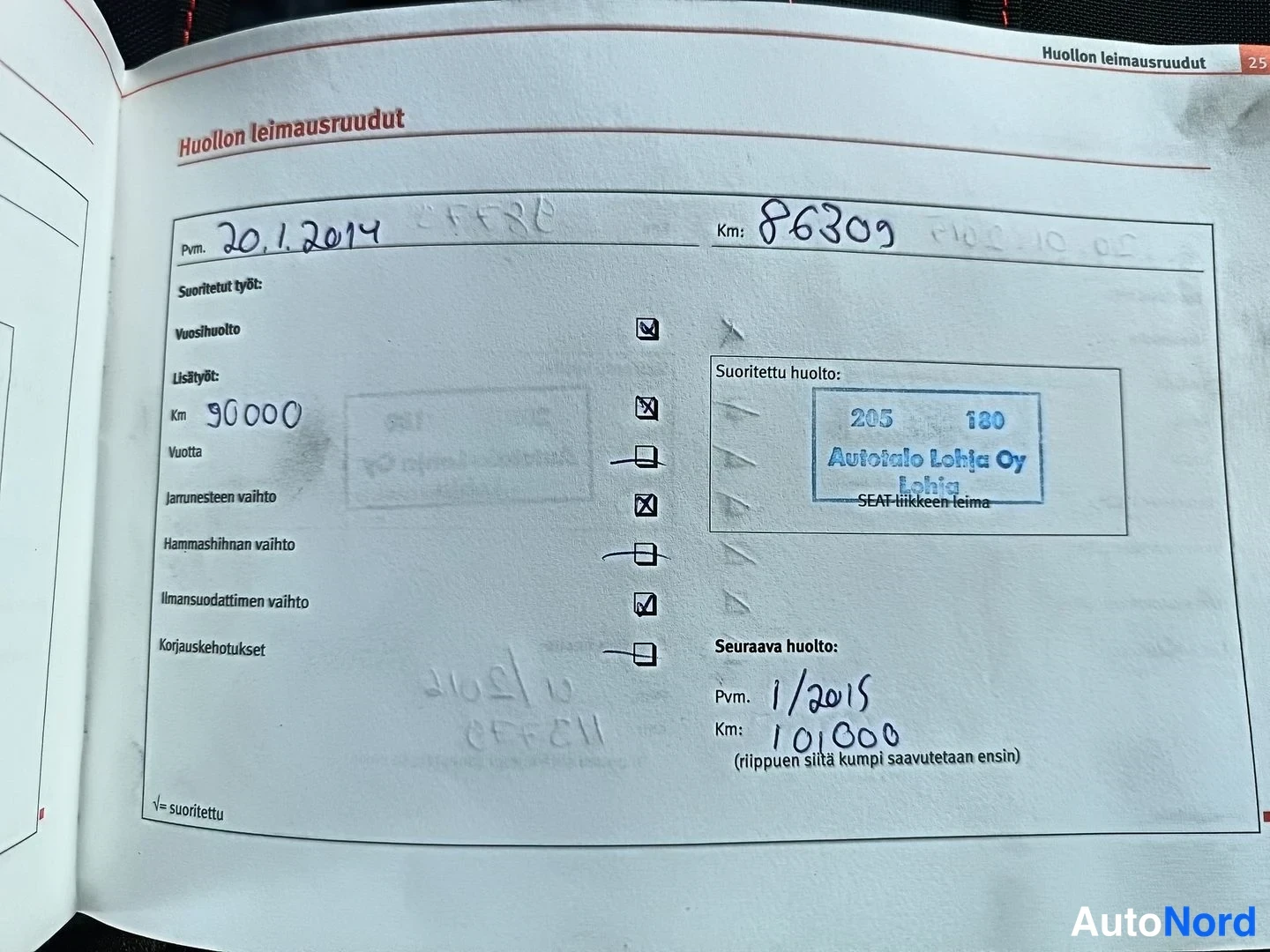 Asiakirja: Auki avatun huoltokirjan sivu, otsikko Huollon leimausruudut. Käsin kirjoitettu päivämäärä 20.1.2014 ja km 86309, suoritettujen töiden ja lisätöiden valintaruud