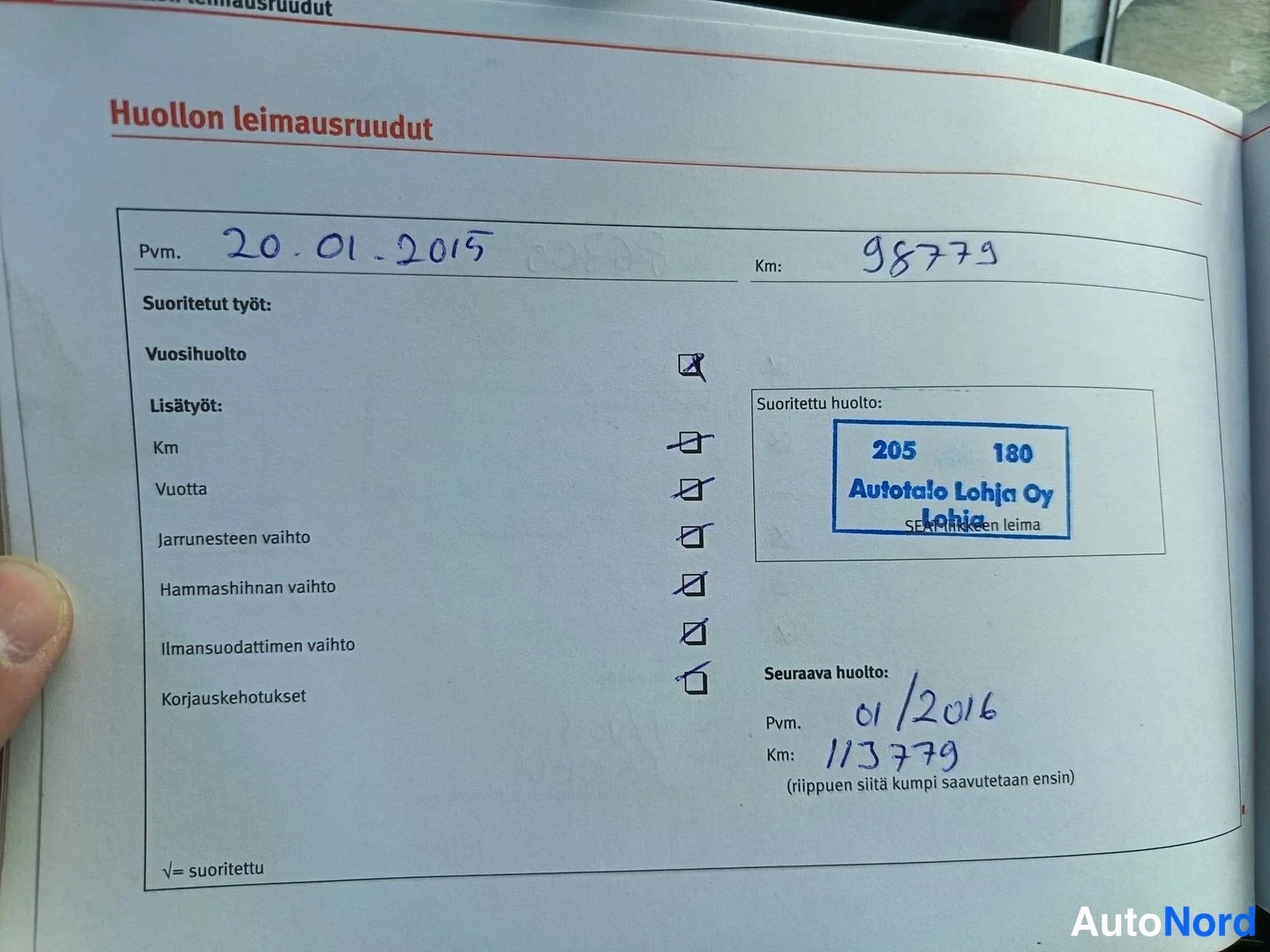 Muu: Huollon leimausruudut -sivu huoltokirjasta, leima 20.01.2015, km 98779, seuraava huolto 01/2016 km 113779, leimaaja Autotalo Lohja Oy.