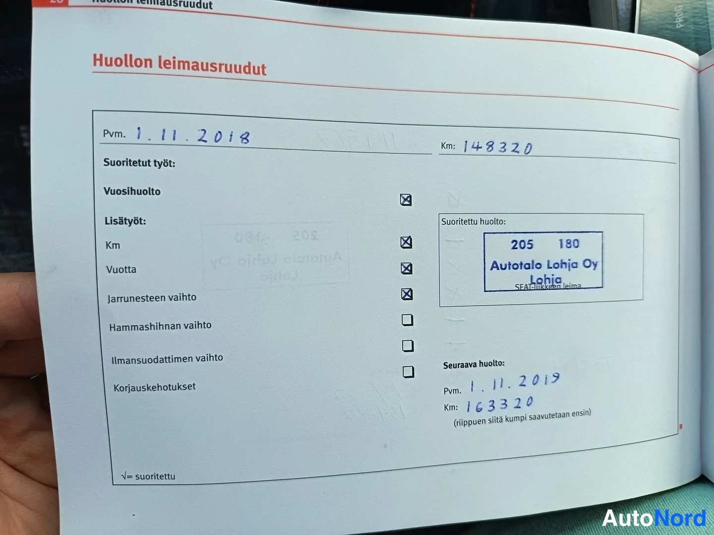 Muu: Huoltokirjan sivu 'Huollon leimausruudut': vuosihuolto leimattu 1.11.2018 ajokilometrillä 148320, seuraava huolto 1.11.2019 tai 163320 km; leima Autotalo Lohja