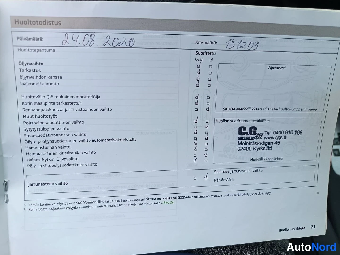 Asiakirja: Skoda-huoltotodistus päivämäärällä 24.08.2020, km-määrä 151209, öljynvaihto ja tarkastus suoritettu, huoltoliikkeen leima C.G. Service, Kyrkslätt.