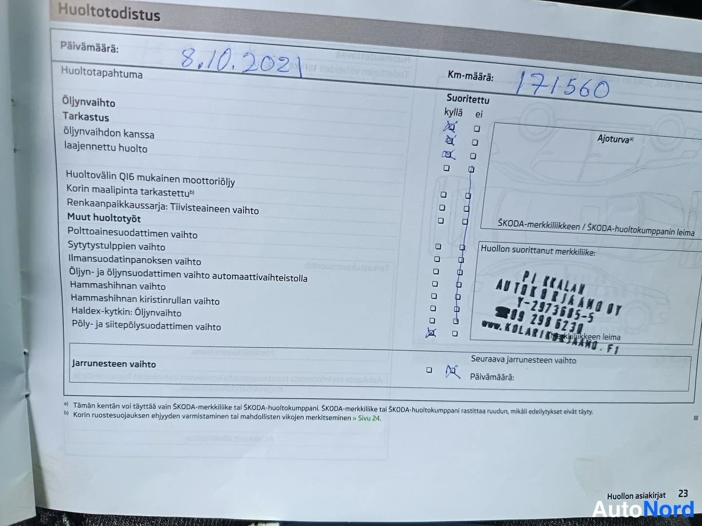 Asiakirja: Skoda-huoltotodistus päivämäärällä 8.10.2021, km-määrä 171560, öljynvaihto ja tarkastus rastitettu, huoltoliikkeen leima P.I Kkalan Autokorjaamo Oy.