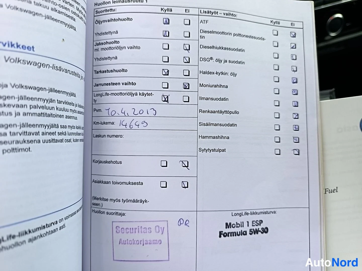 Muu: Huollon leimausruutu 1 huoltokirjassa: öljynvaihtohuolto ja jaksohuolto rastitettu, Pvm 10.4.2013, km-lukema 14648, leima Securitas Oy Autokorjaamo.