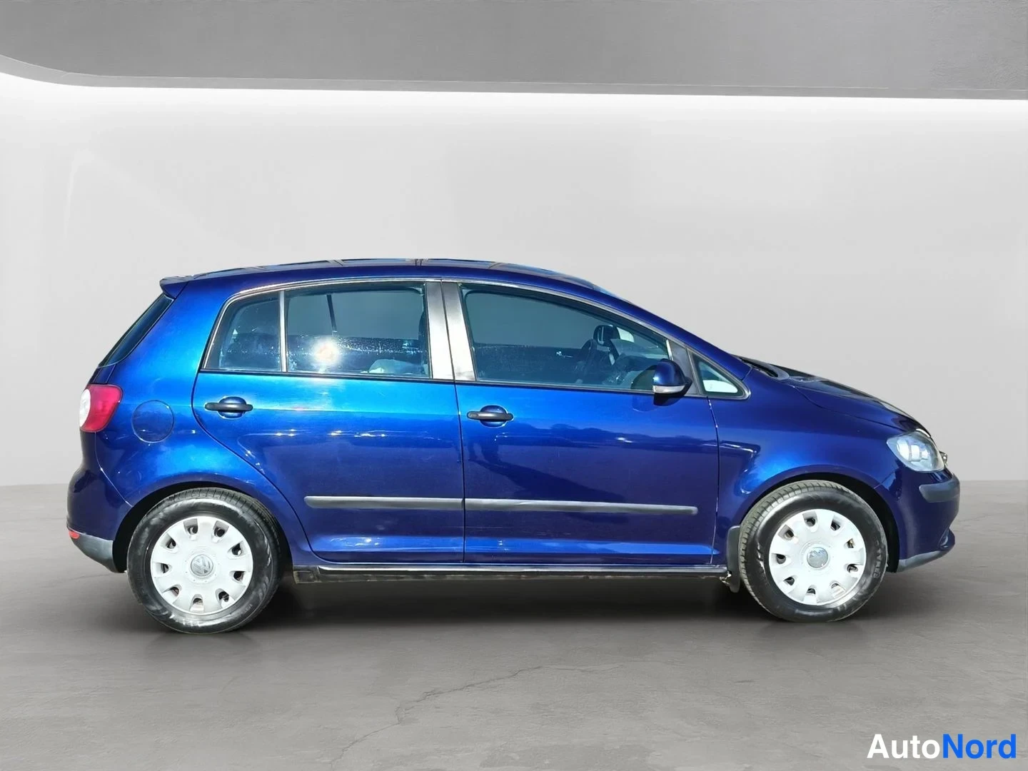Sininen Volkswagen Golf 2006, sivulta, kuva 4