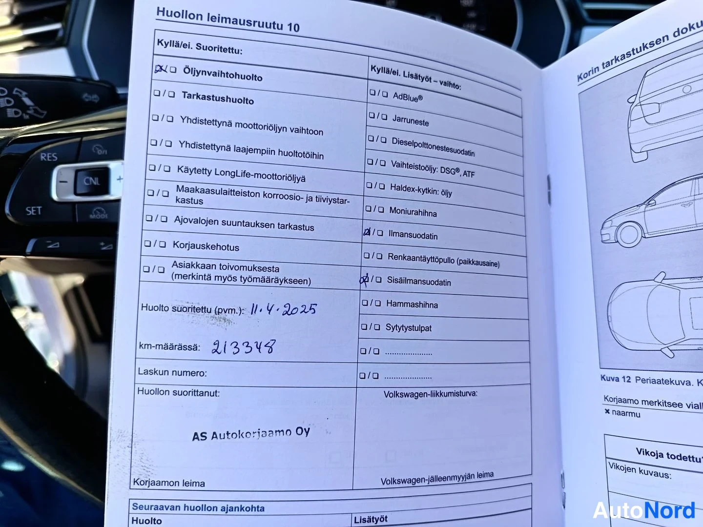 Asiakirja: Service booklet open to page titled 'Huollon leimausruutu 10'. Page shows maintenance options with a handwritten date of service 11.4.2025 and mileage 213348 km