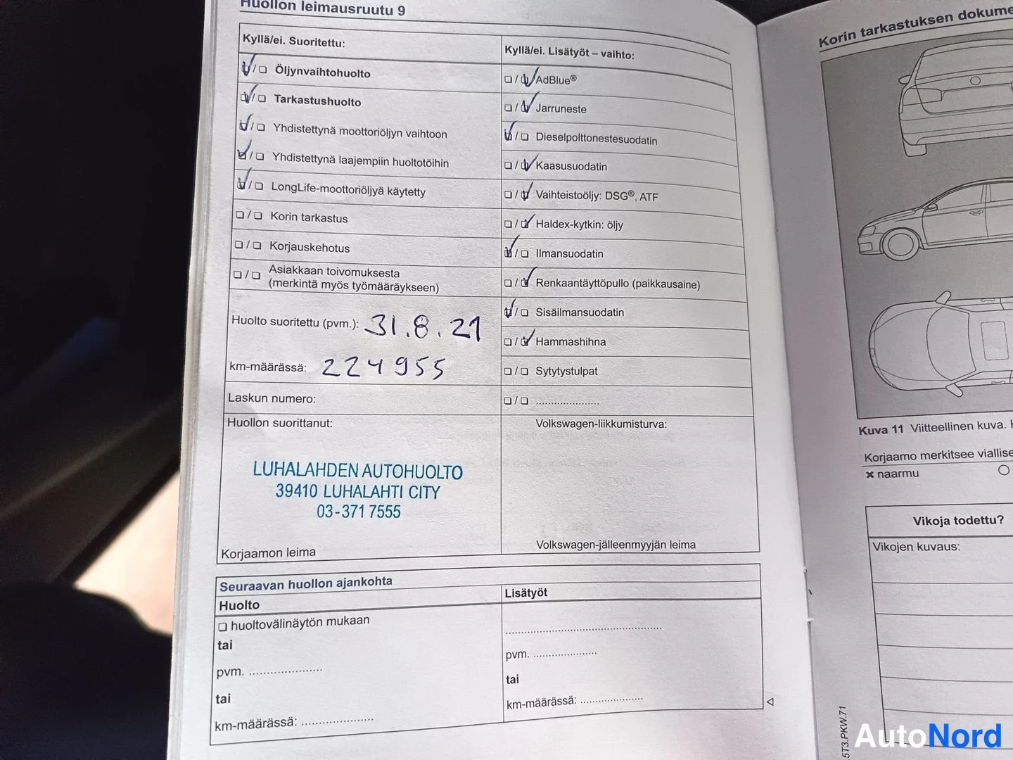 Muu: Huoltokirjan sivu, jossa huoltoleimausruutu: huolto suoritettu 31.8.21 km-määrässä 224955.