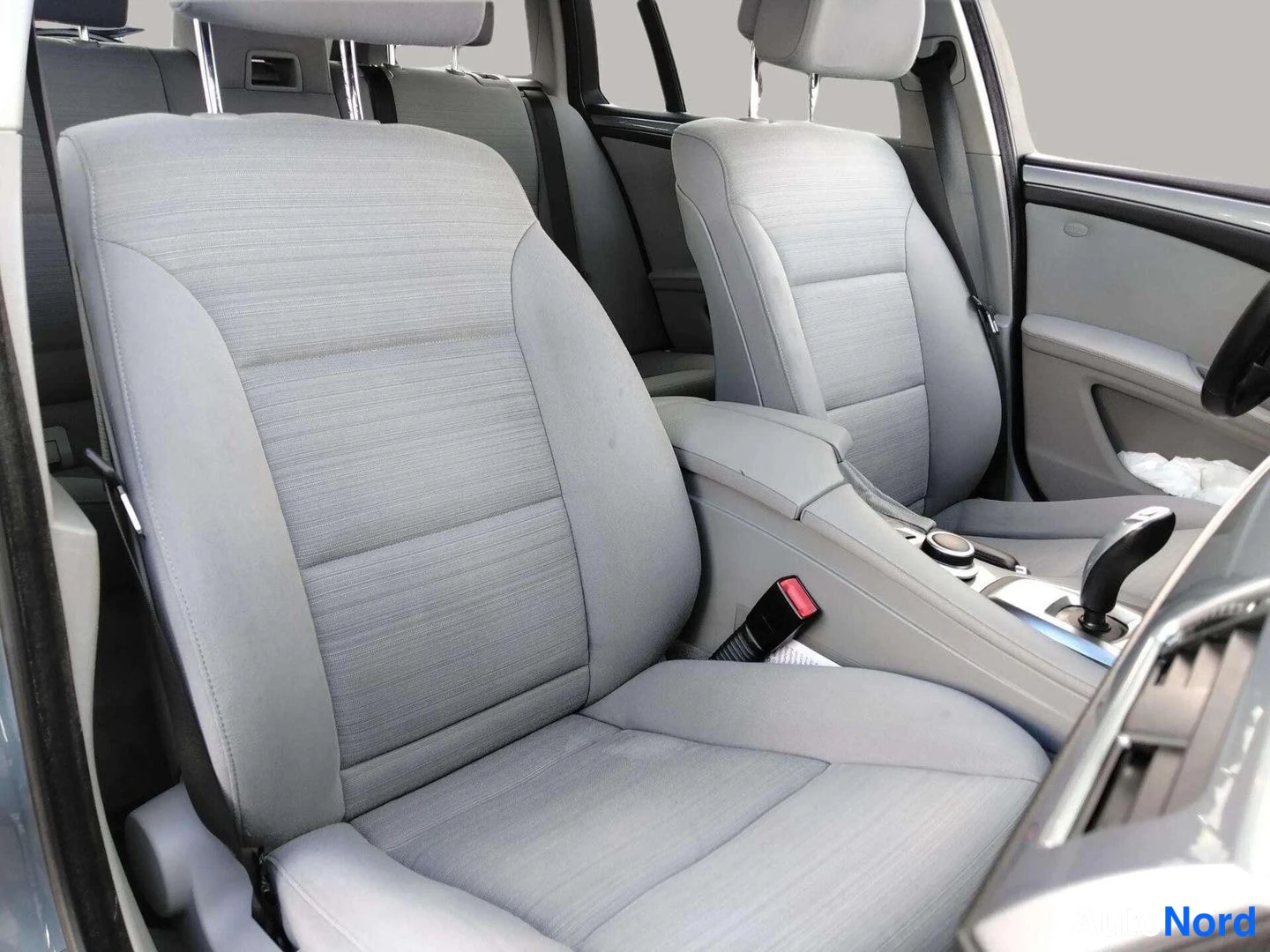 Sininen BMW 523i 2008, etuviisto, kuva 16