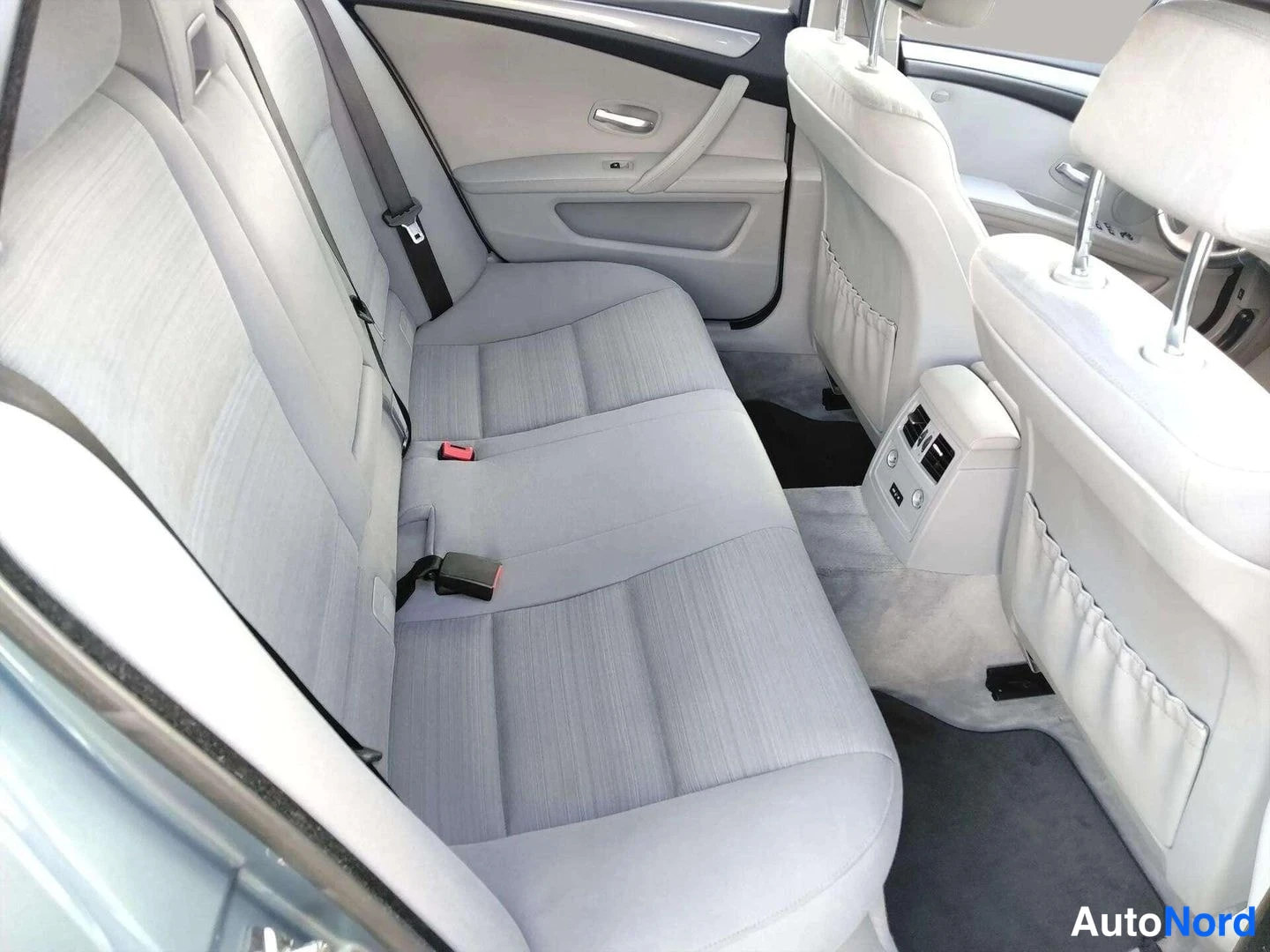 Sininen BMW 523i 2008, etuviisto, kuva 17