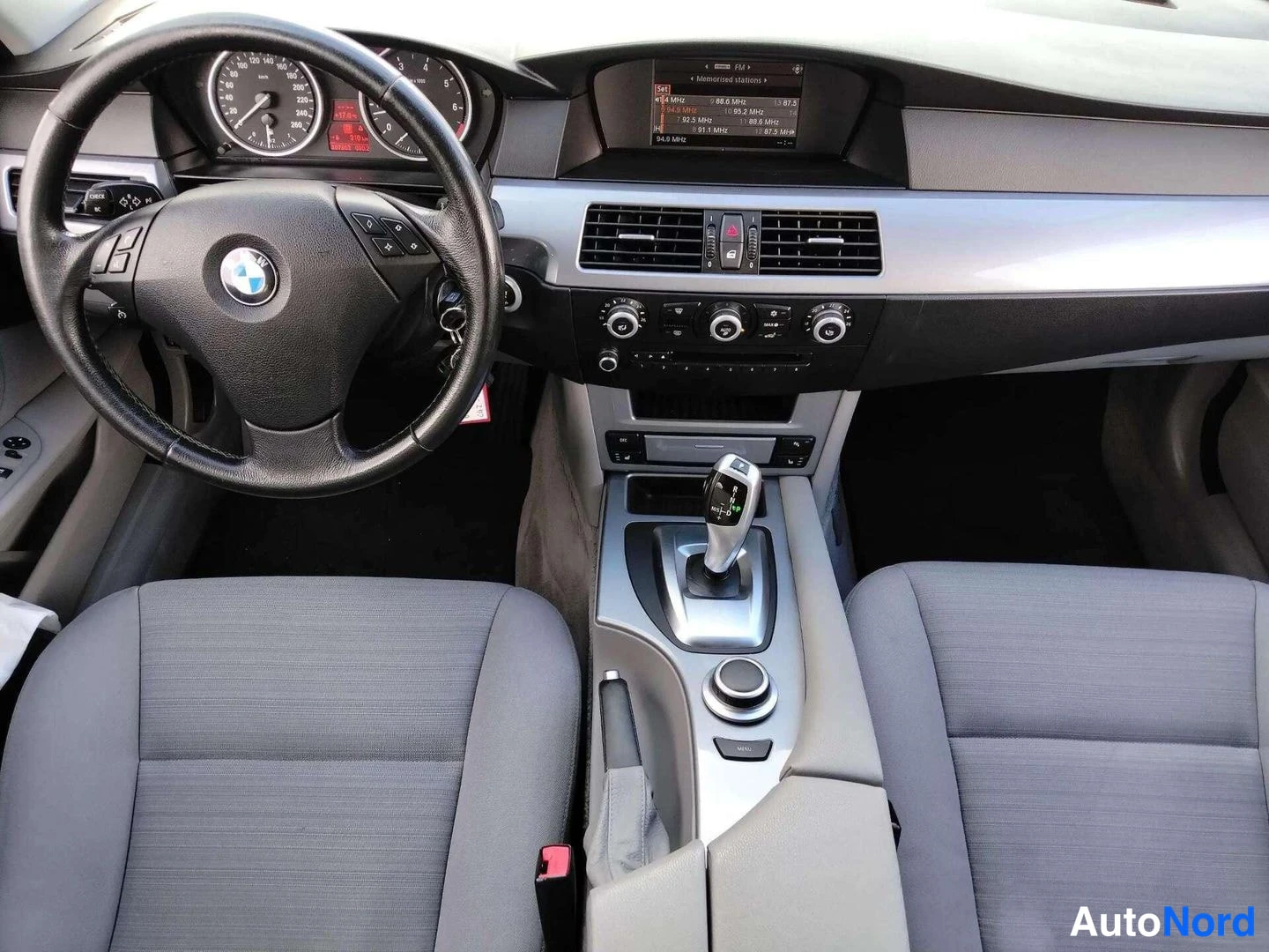 Sininen BMW 523i 2008, kuva 28