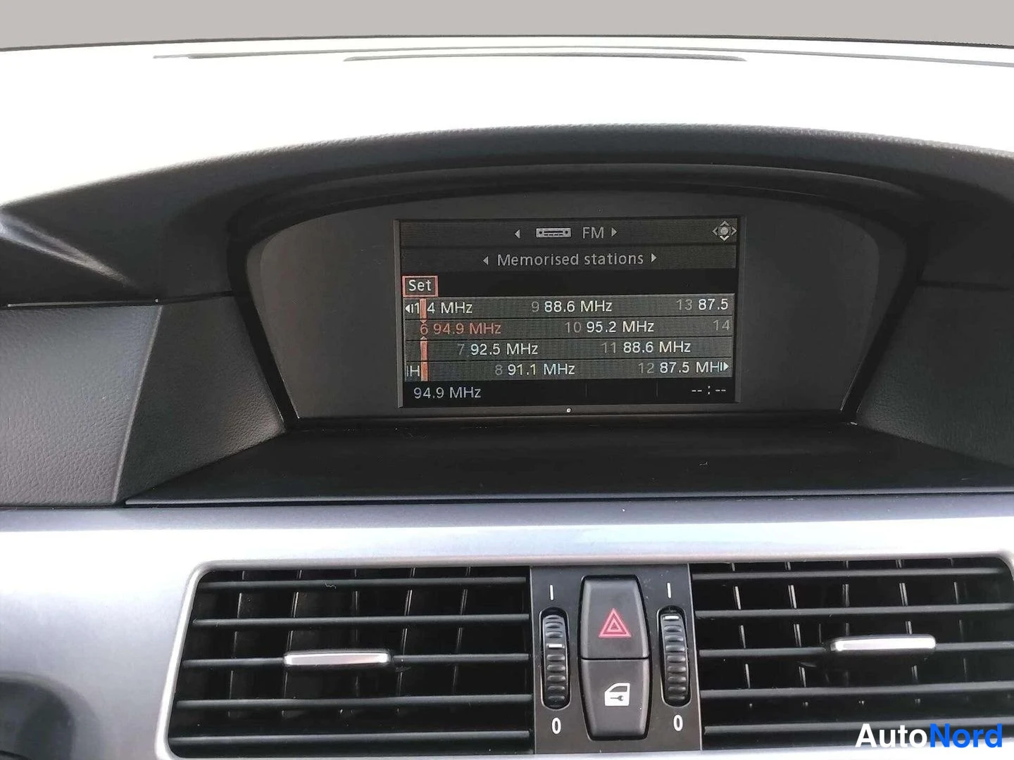 Sininen BMW 523i 2008, yksityiskohta, kuva 23