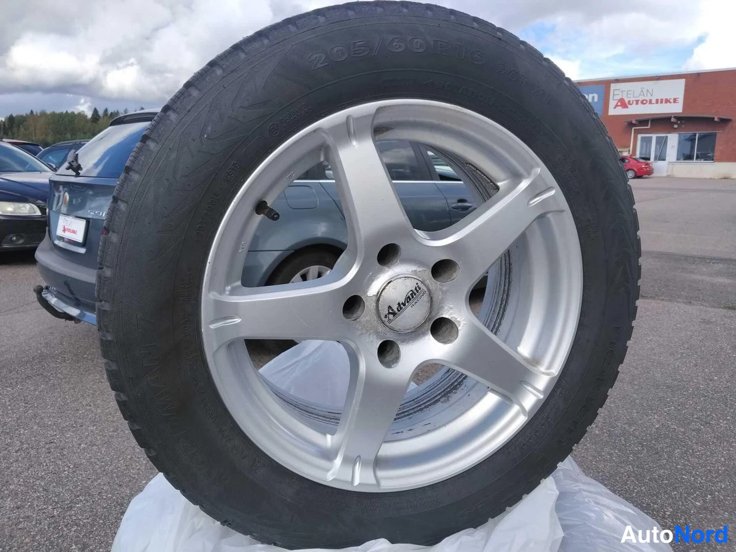 Sininen BMW 523i 2008, yksityiskohta, kuva 26