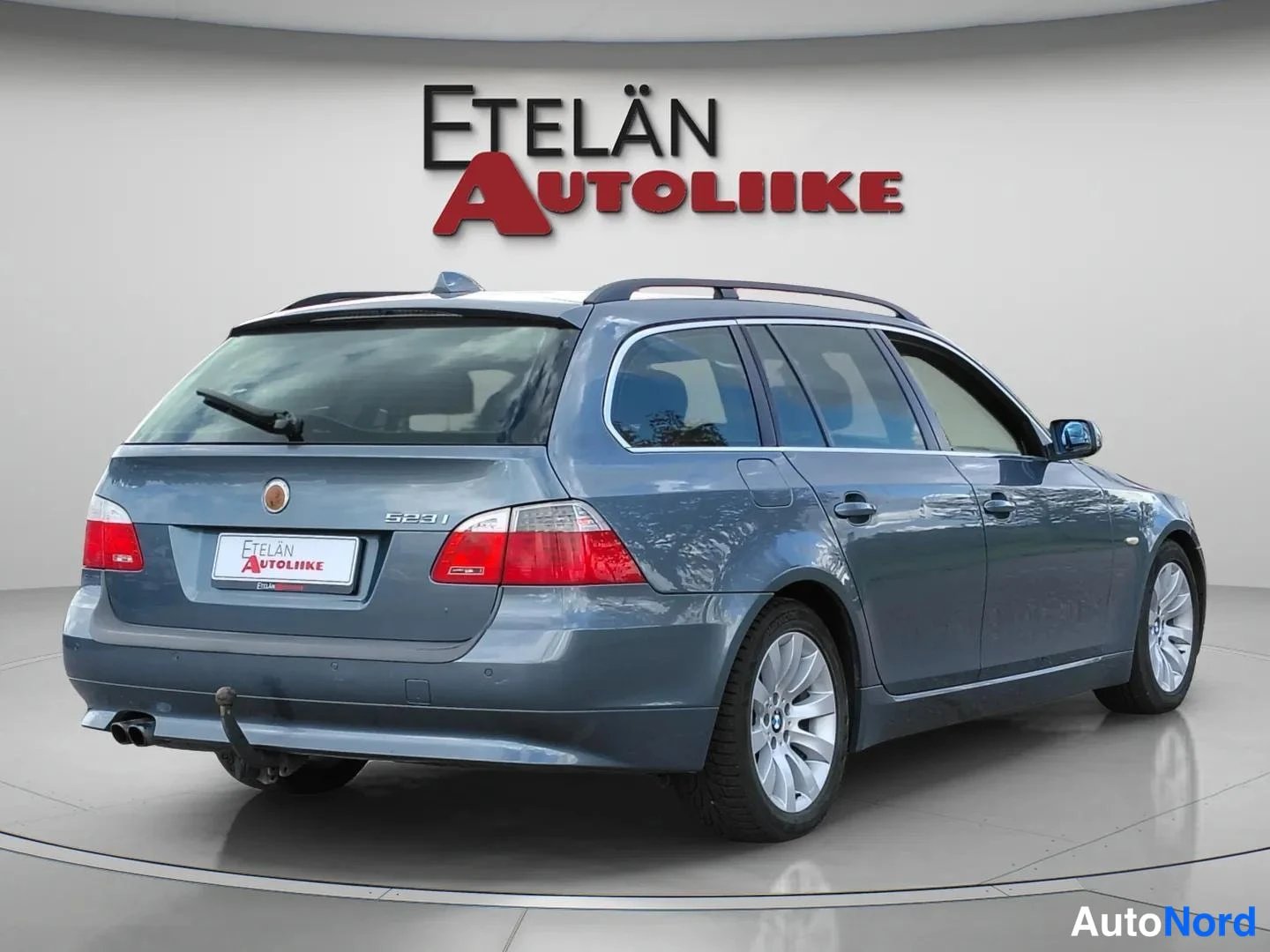 Sininen BMW 523i 2008, takaviisto, kuva 9
