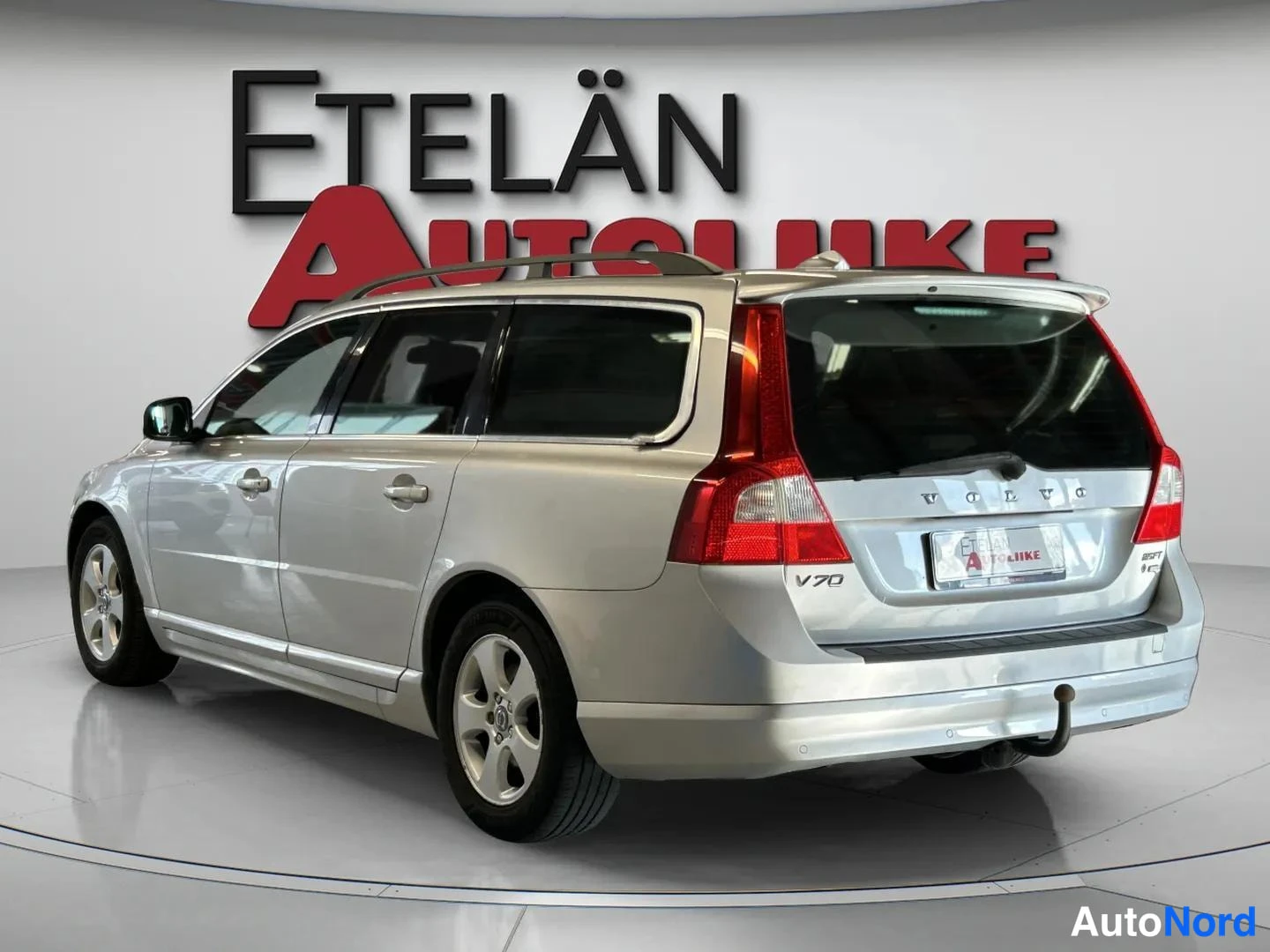 Harmaa Volvo V70 2009, takaviisto, kuva 10