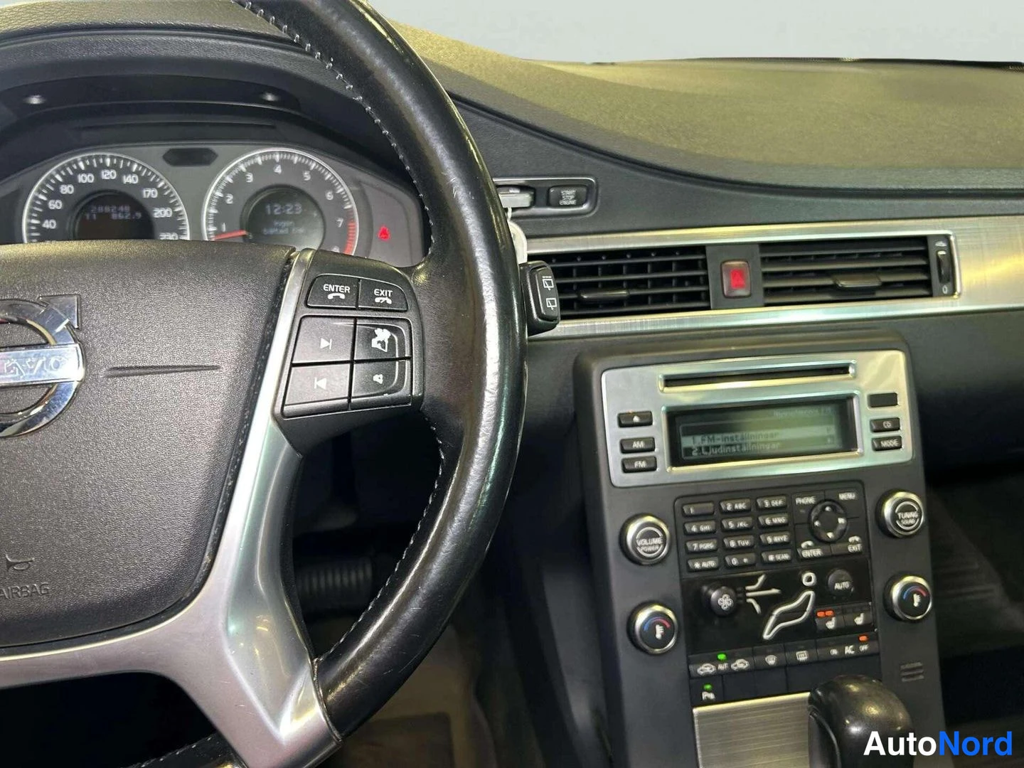 Harmaa Volvo V70 2009, kuva 22