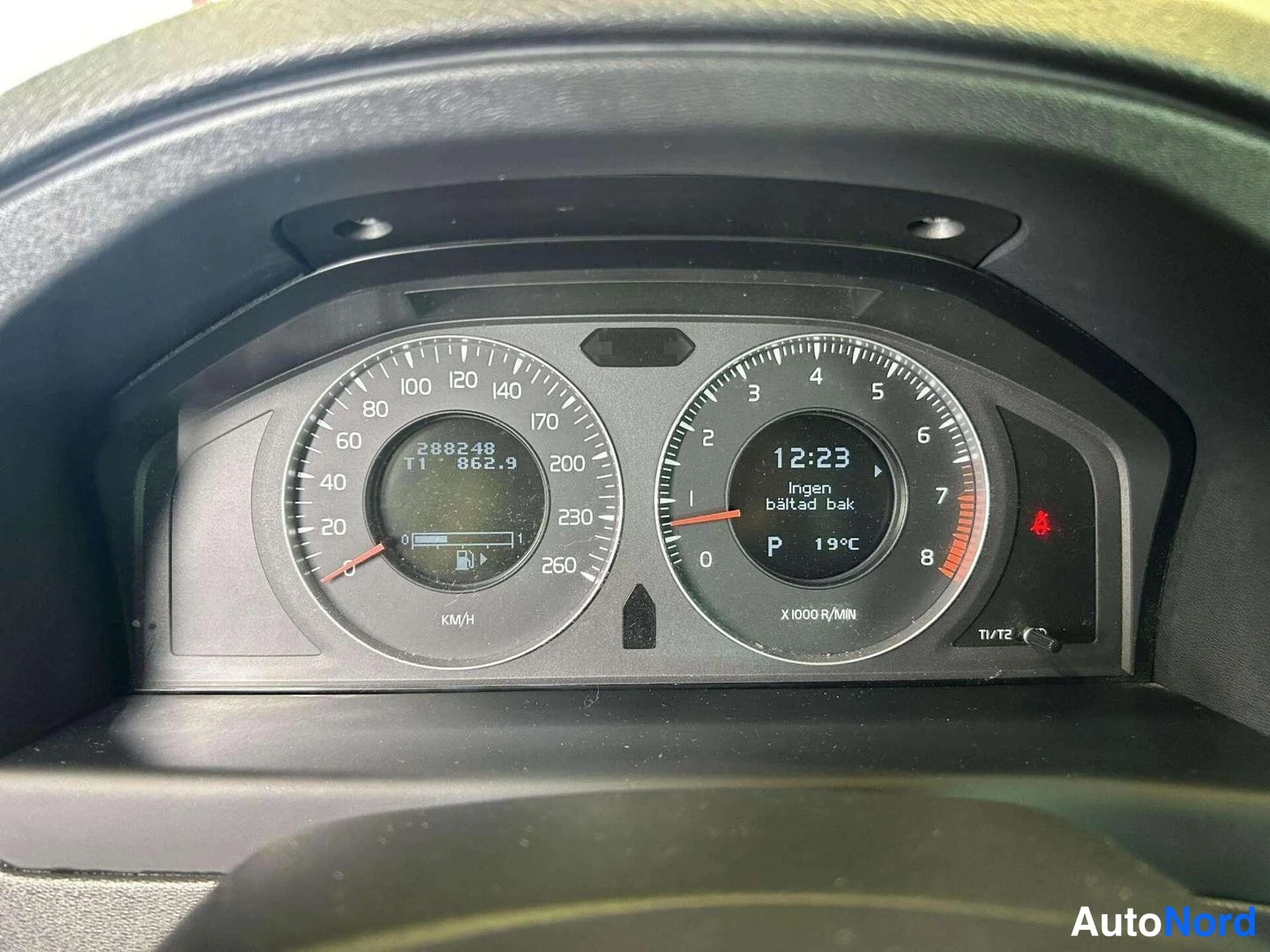 Harmaa Volvo V70 2009, yksityiskohta, kuva 16