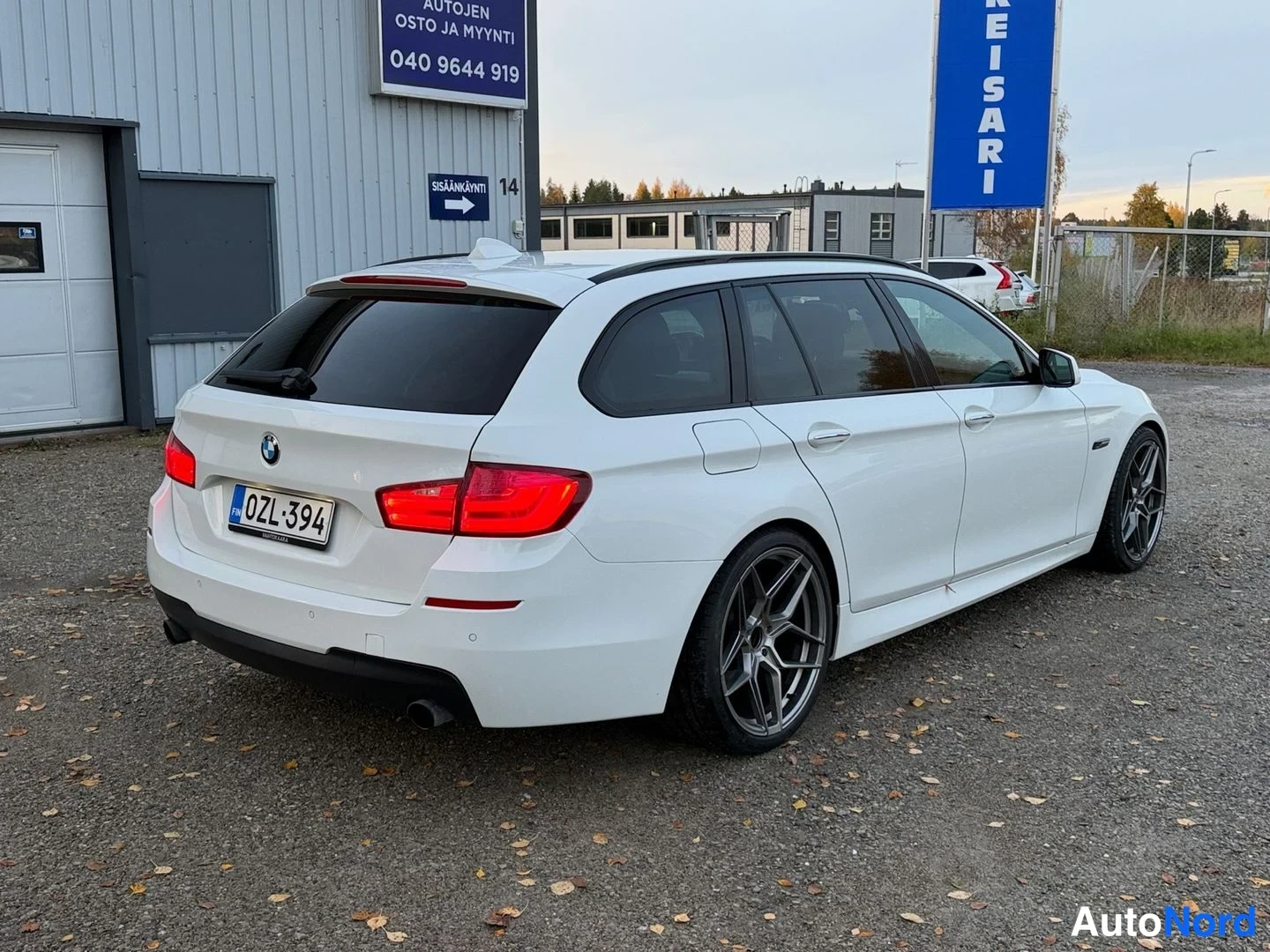 Valkoinen BMW 535d 2012, takaviisto, kuva 7