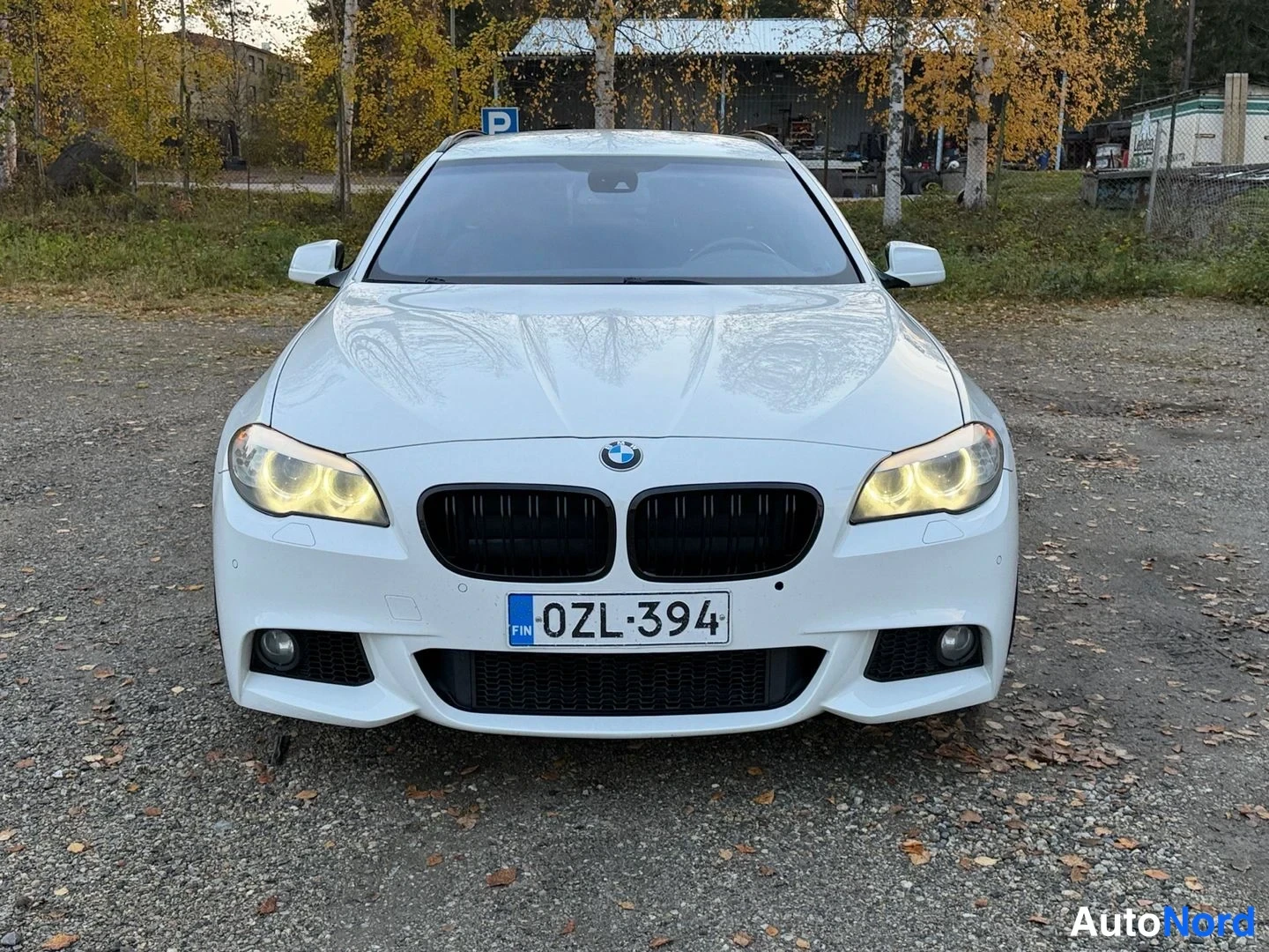 Valkoinen BMW 535d 2012, edestä, kuva 4
