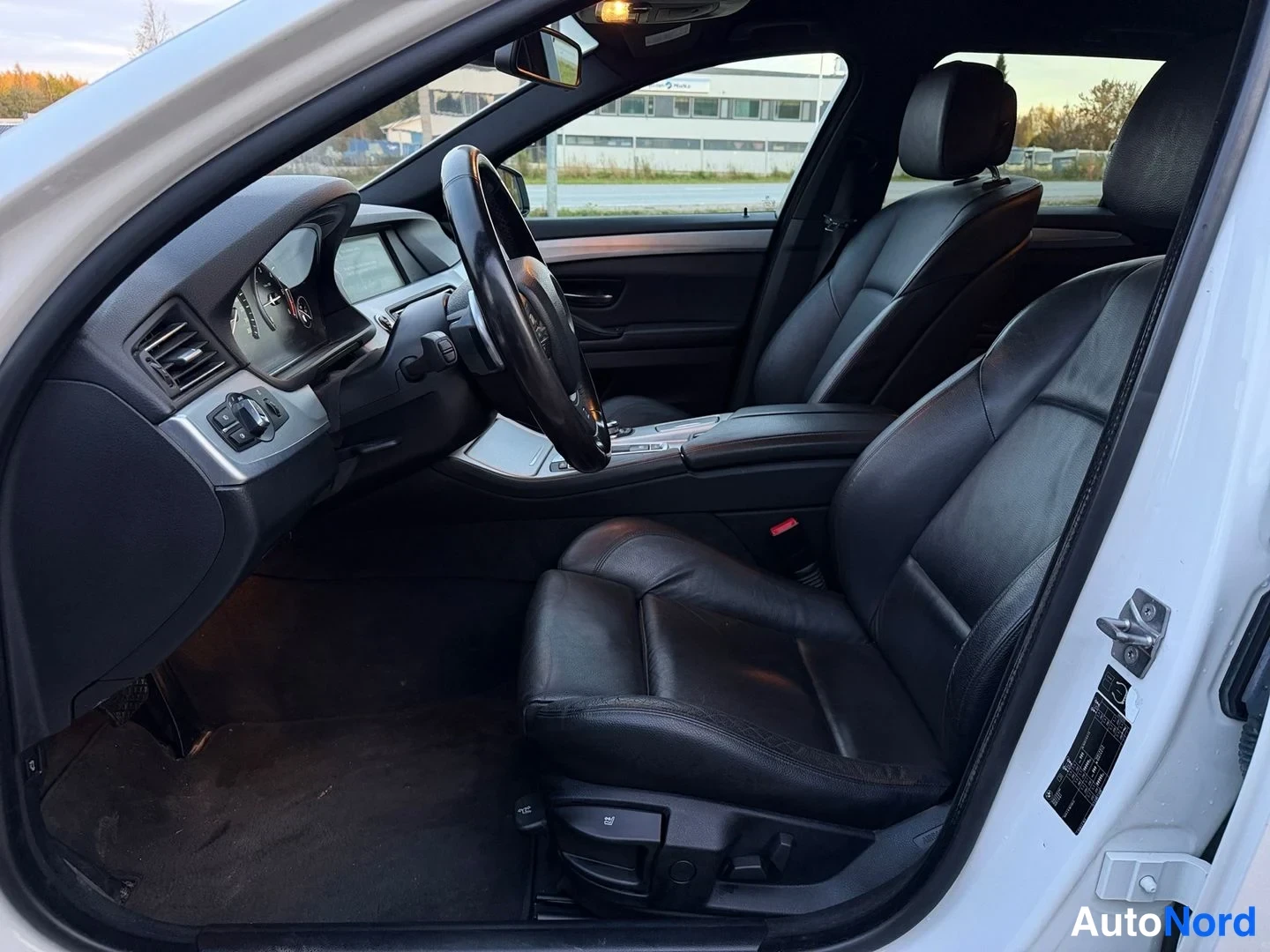 Valkoinen BMW 535d 2012, kuva 24