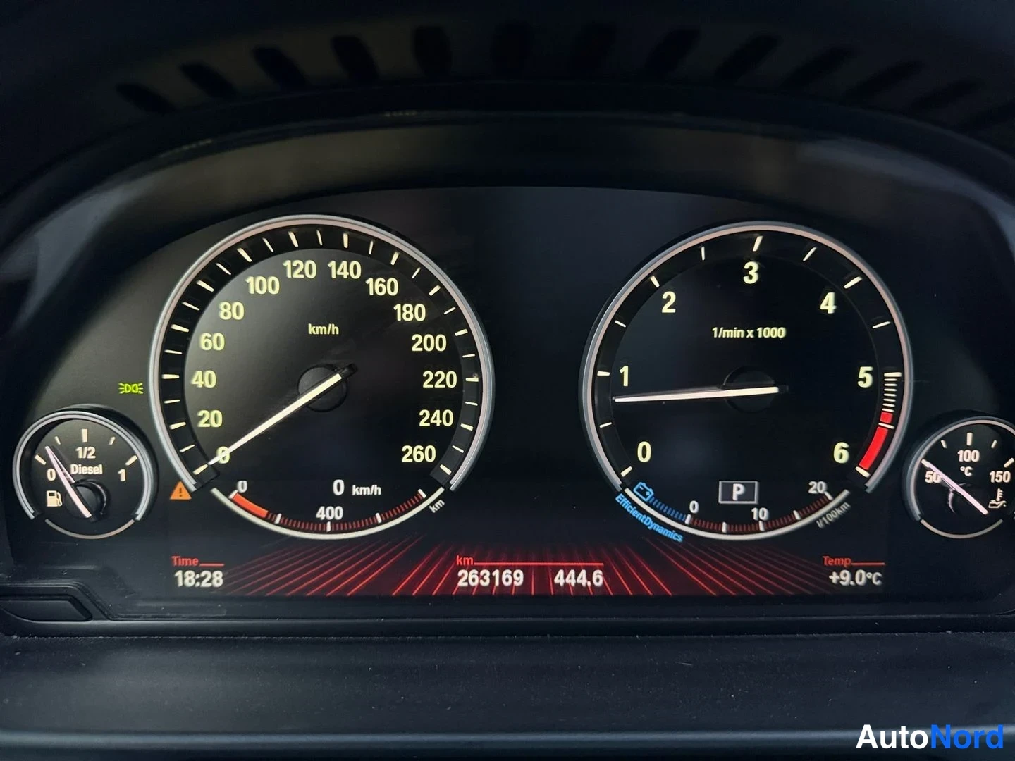 Valkoinen BMW 535d 2012, yksityiskohta, kuva 9
