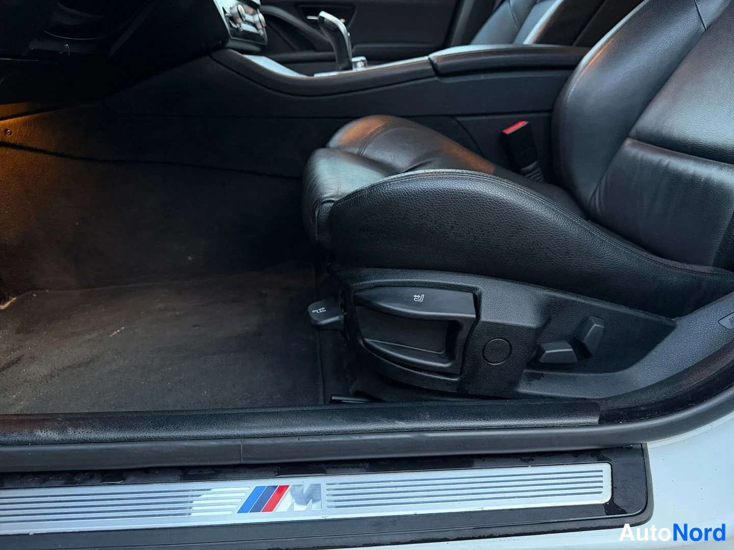Valkoinen BMW 535d 2012, yksityiskohta, kuva 12