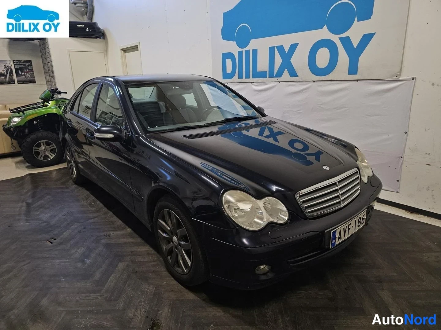 Sininen Mercedes-Benz C 200 2005, etuviisto, keula oikealle, kuva 2