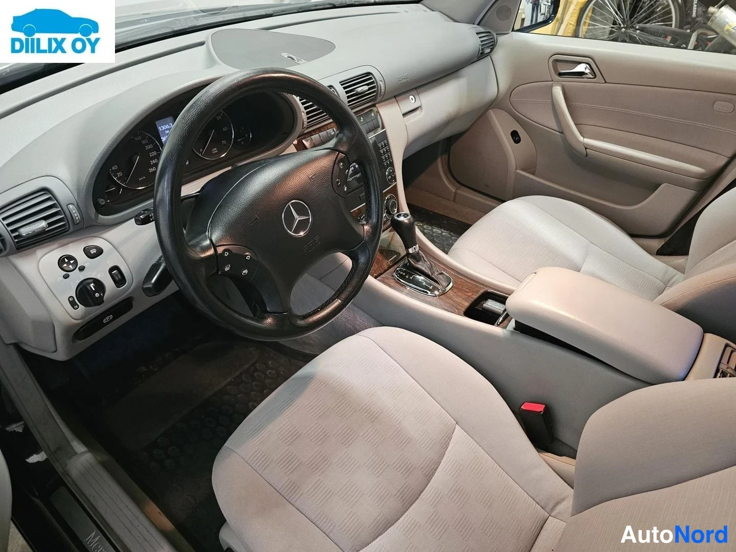 Sininen Mercedes-Benz C 200 2005, kuva 10
