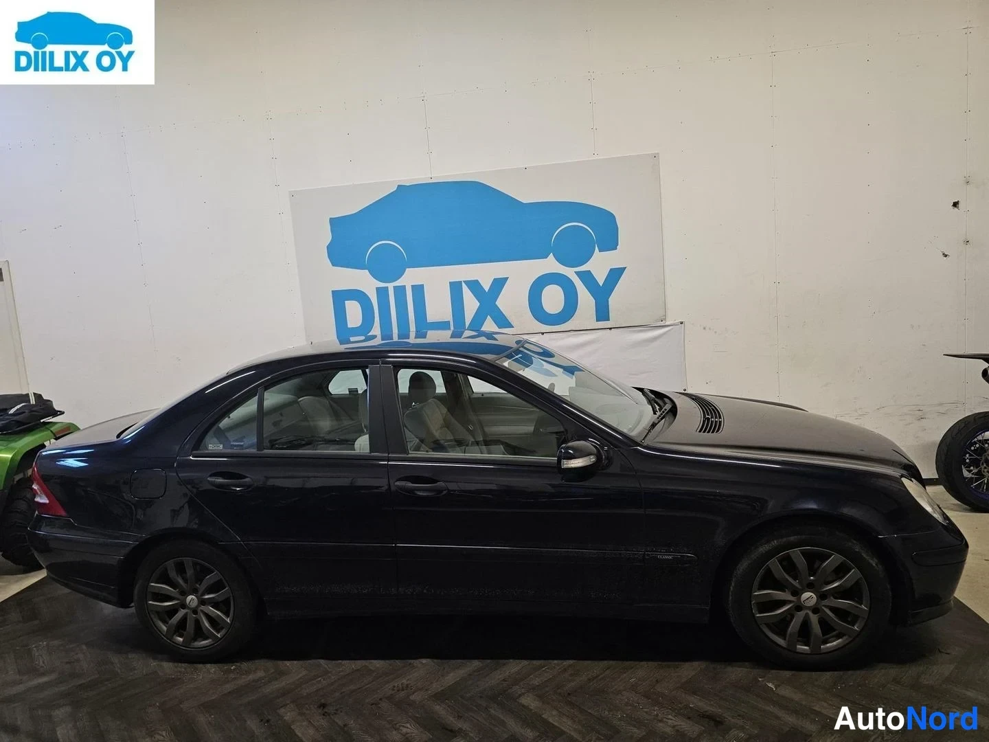 Sininen Mercedes-Benz C 200 2005, sivulta, kuva 5