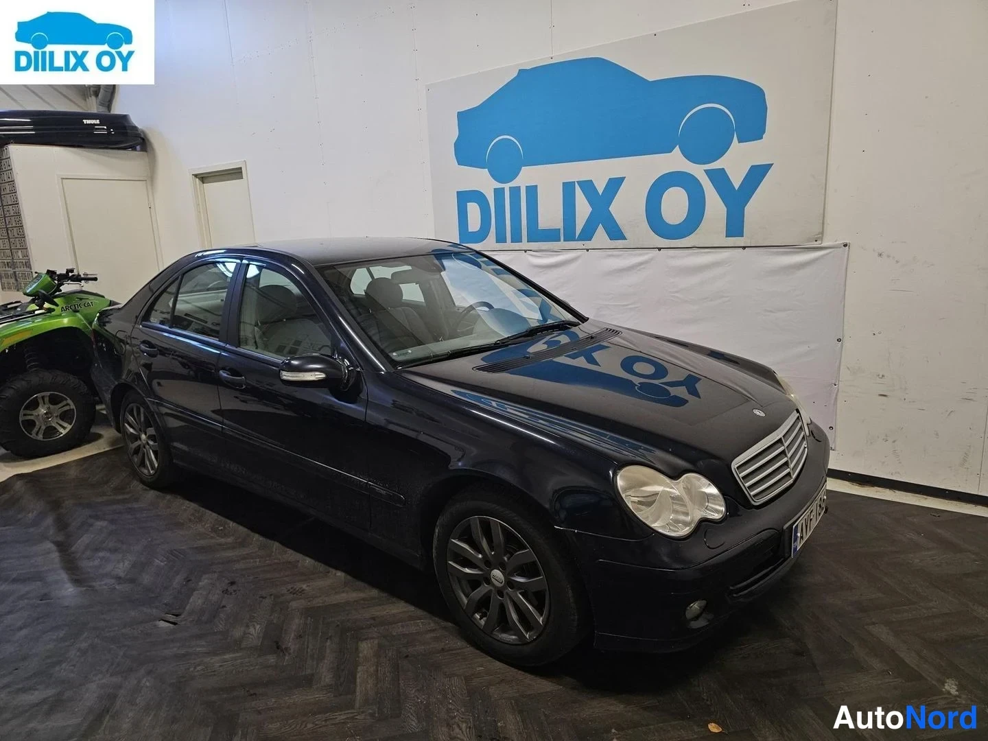 Sininen Mercedes-Benz C 200 2005, etuviisto, keula oikealle, kuva 3