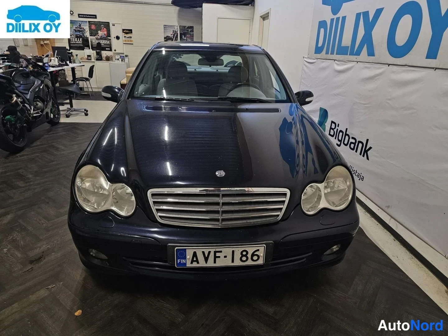 Sininen Mercedes-Benz C 200 2005, edestä, kuva 4