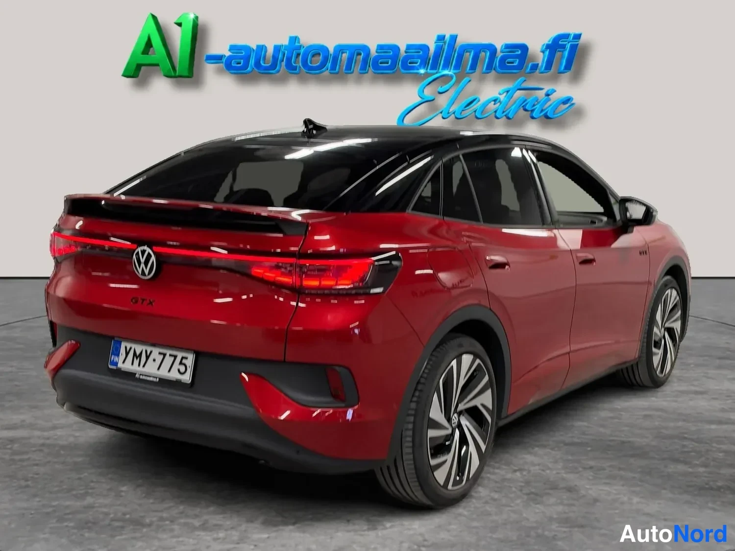 Takaviisto: Punainen Volkswagen ID.5 GTX takaa viistosti oikealta kuvattuna, rekisteritunnus.