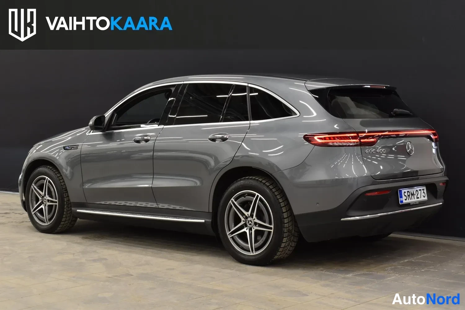 Takaviisto: Mercedes-Benz EQC, harmaa, takakulma vasemmalta; takavalot,