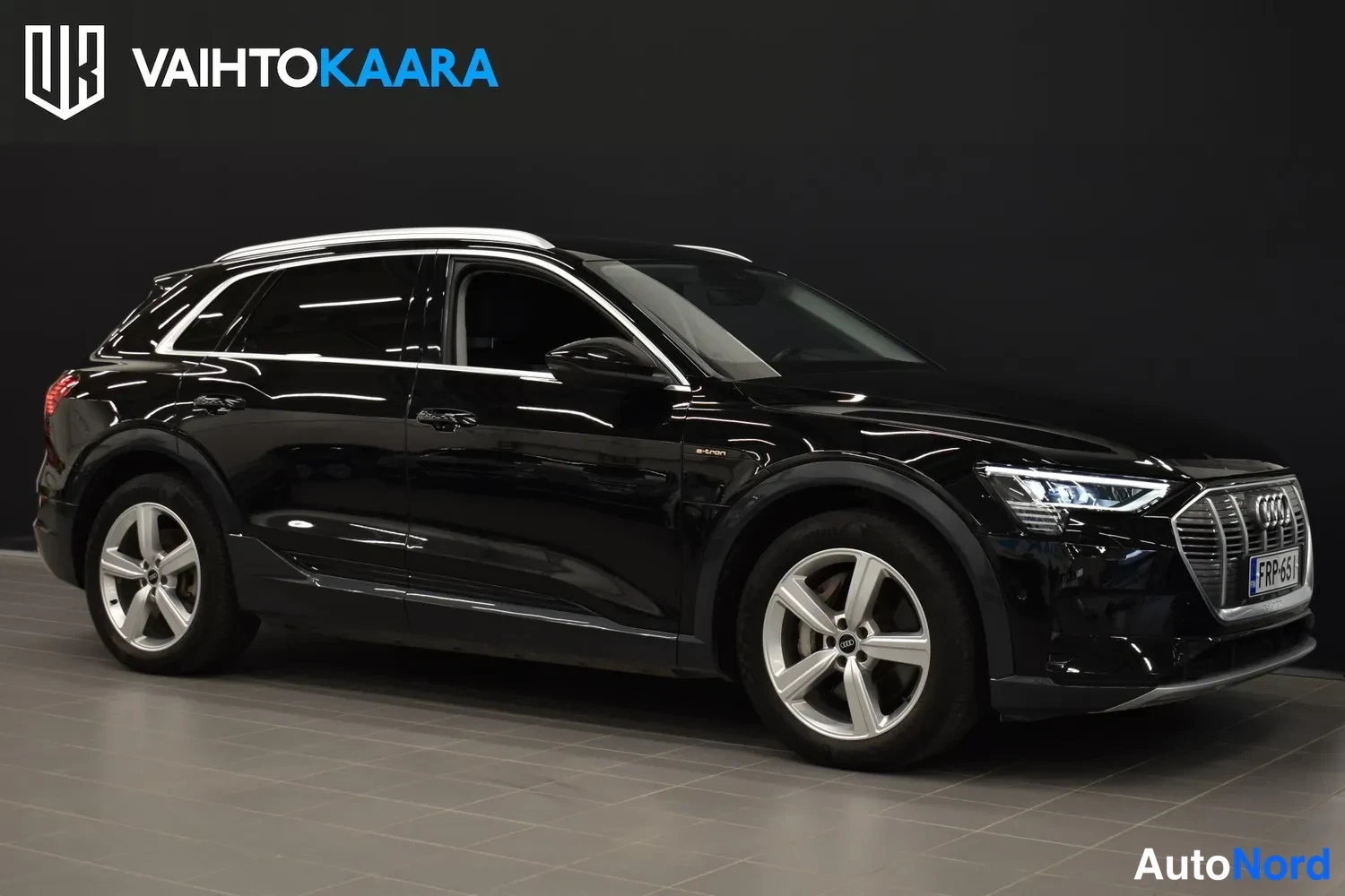 Musta Audi e-tron 55 2021, etuviisto, keula oikealle, kuva 4
