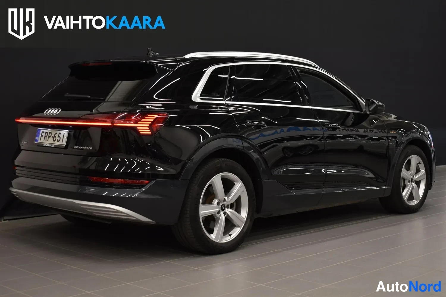 Musta Audi e-tron 55 2021, takaviisto, kuva 10