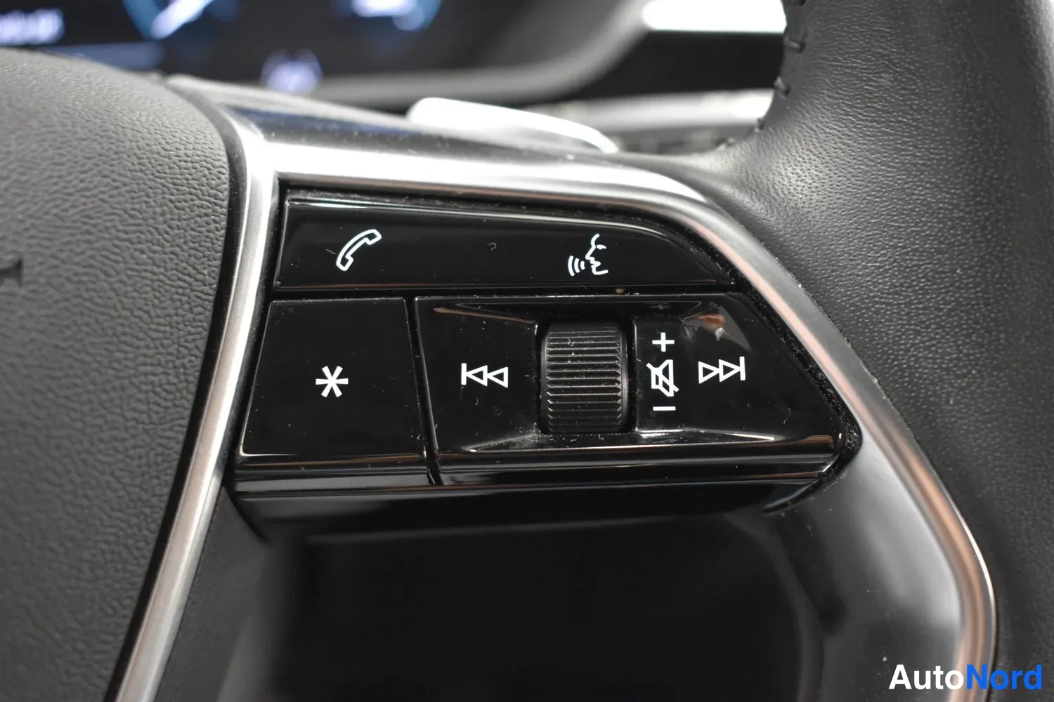Musta Audi e-tron 55 2021, yksityiskohta, kuva 30