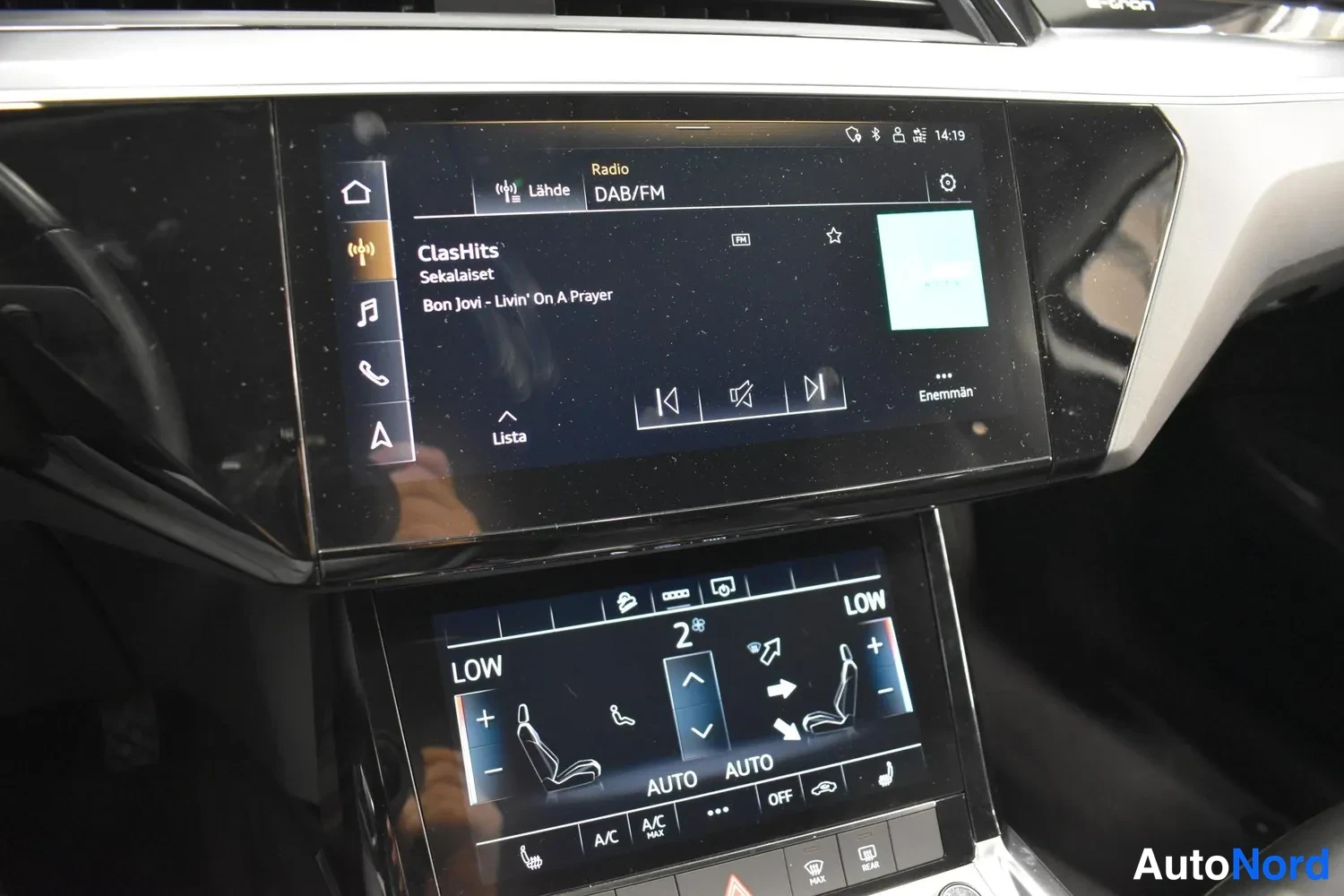Musta Audi e-tron 55 2021, yksityiskohta, kuva 32