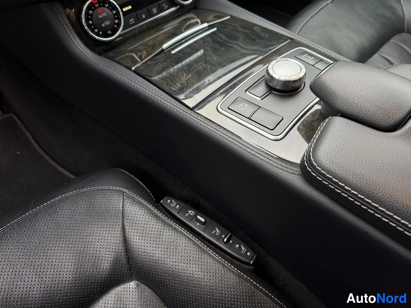 Harmaa Mercedes-Benz CLS 350 CDI 4MATIC 2013, yksityiskohta, kuva 12